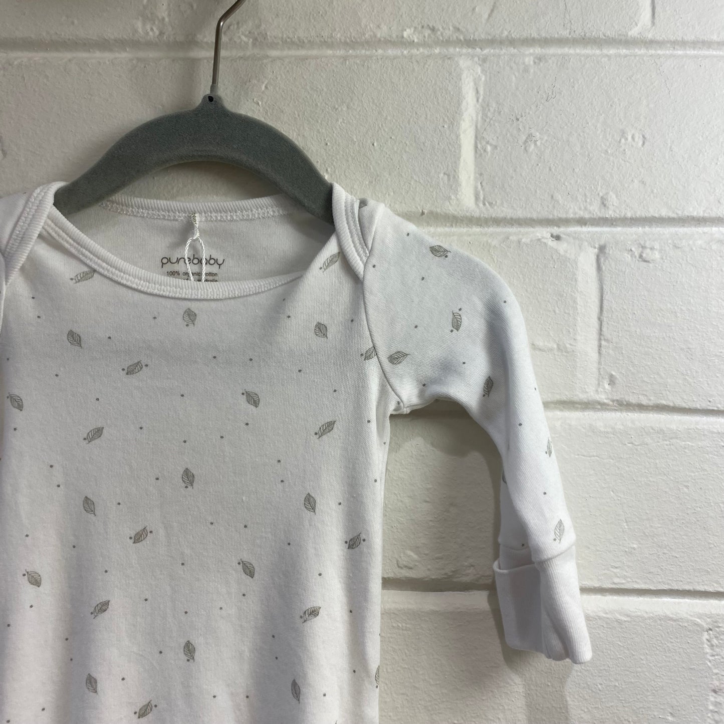 Pure baby white leaf sleepsuit - size 000