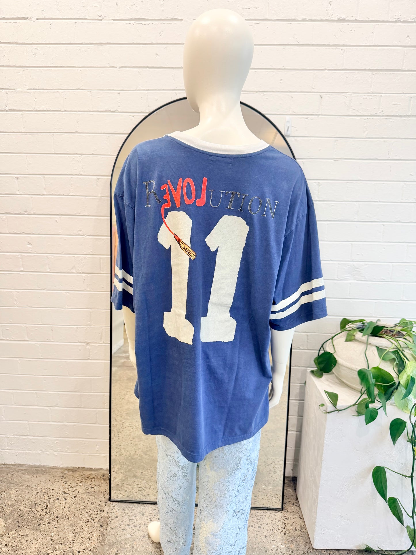 Sabbi Very Oversized LOVE Revolution Tee - Size M