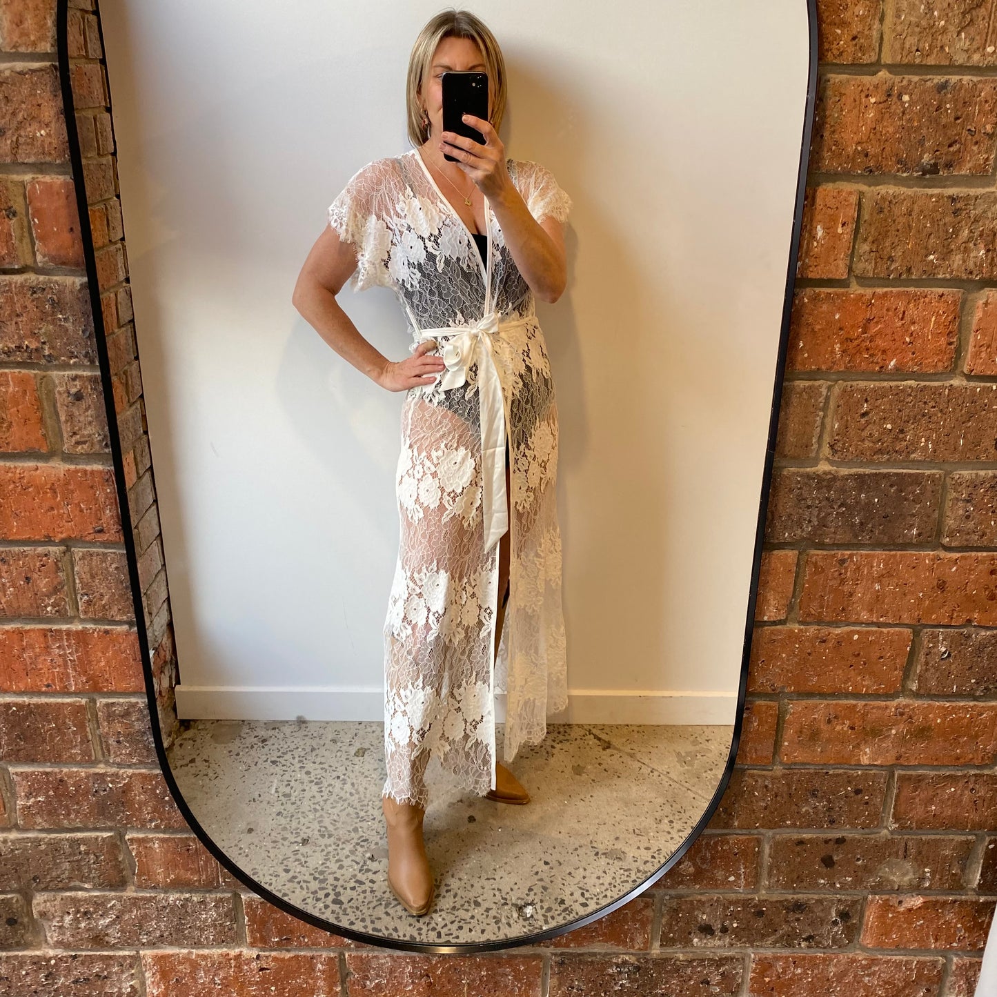 Homebodii White Lace Belted Robe- Size Small (8/10)
