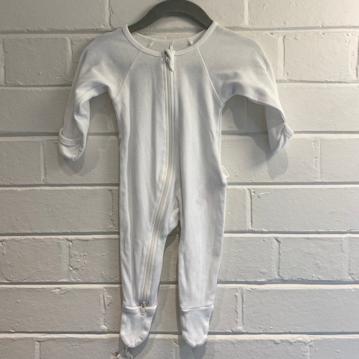 Pure baby White zip suit - Size 000