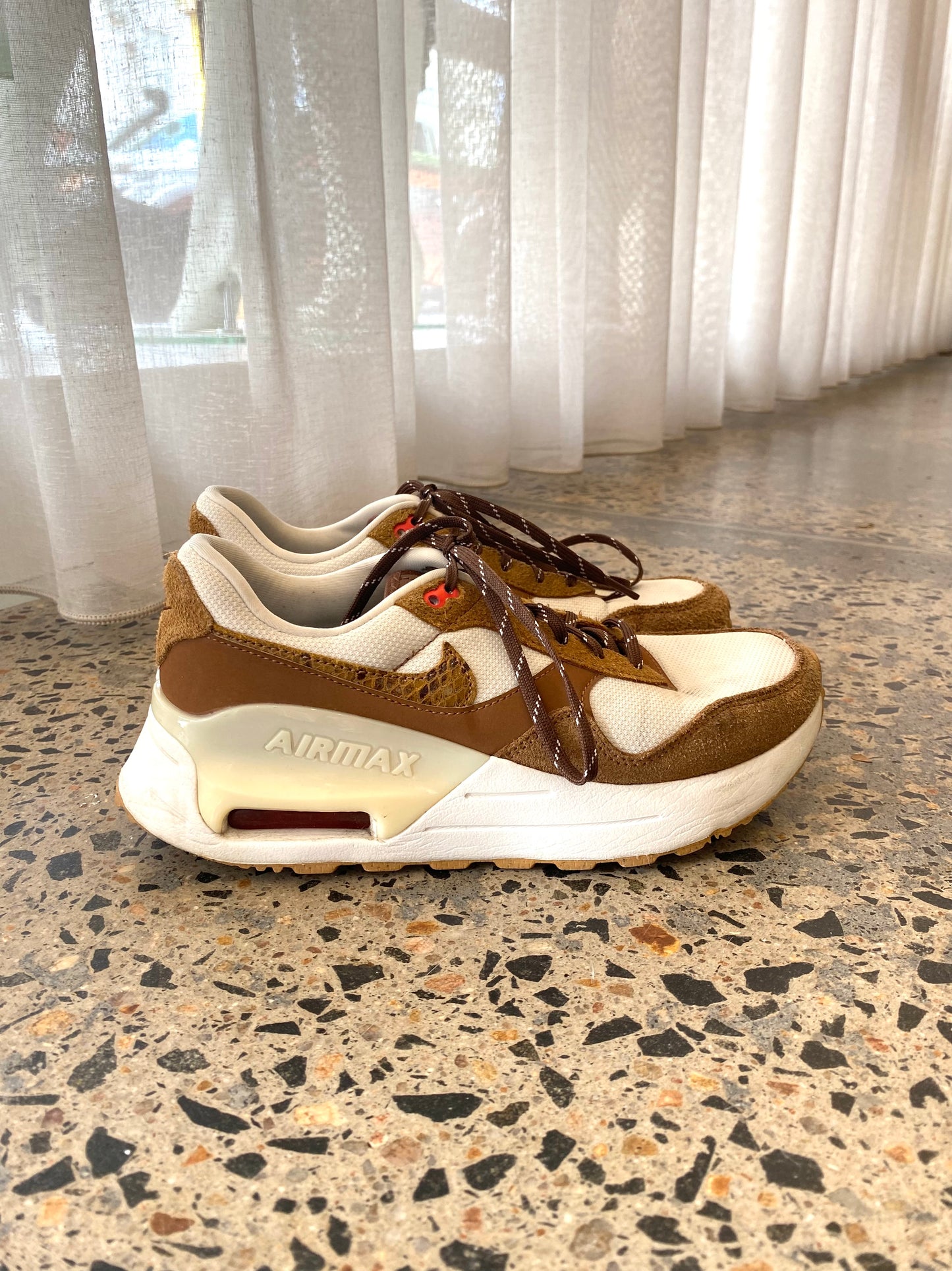 Nike Air Max SYSTM SE in Pale Ivory - Size 38