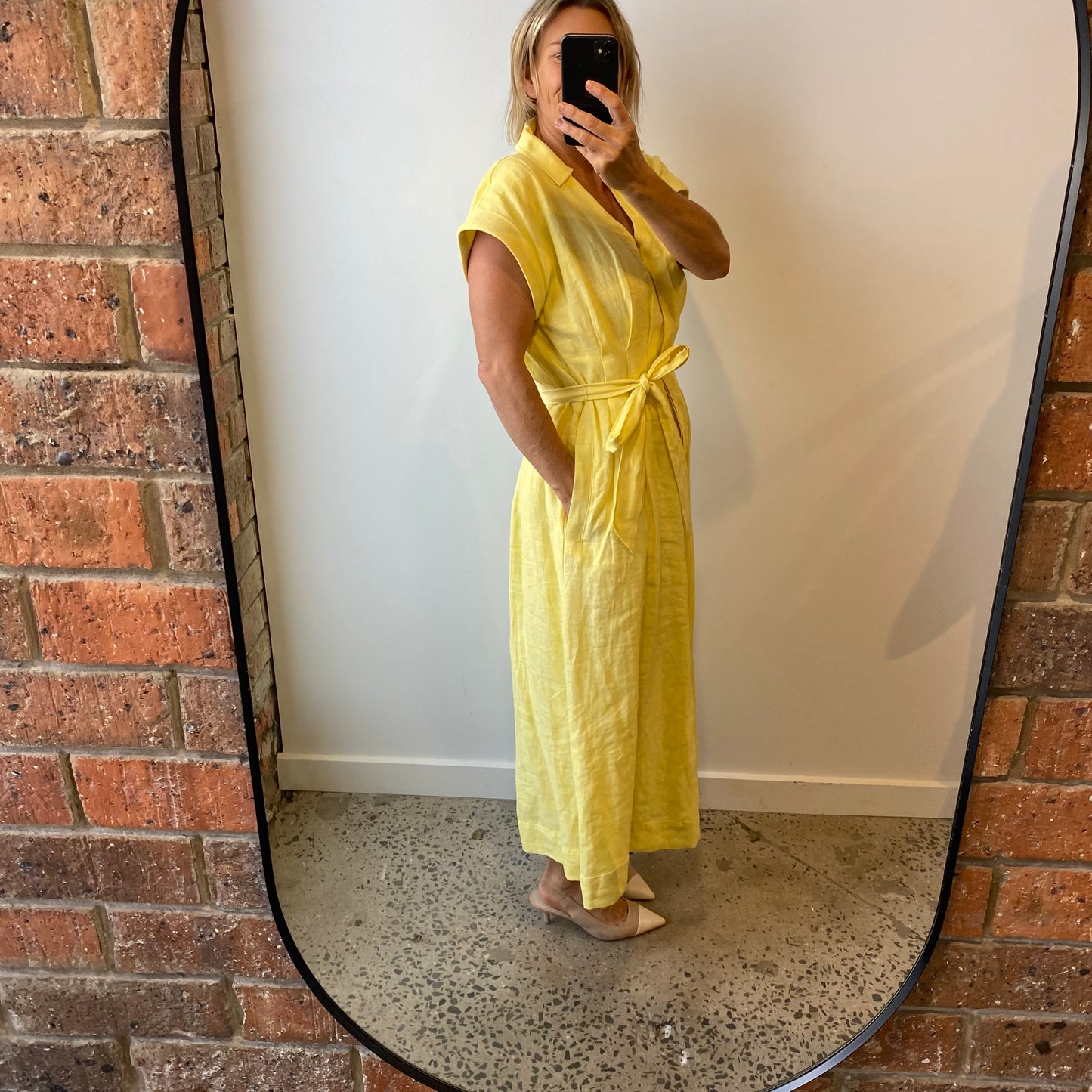 Country Road Linen Tuck Detail Midi Dress in Lemon - Size 12