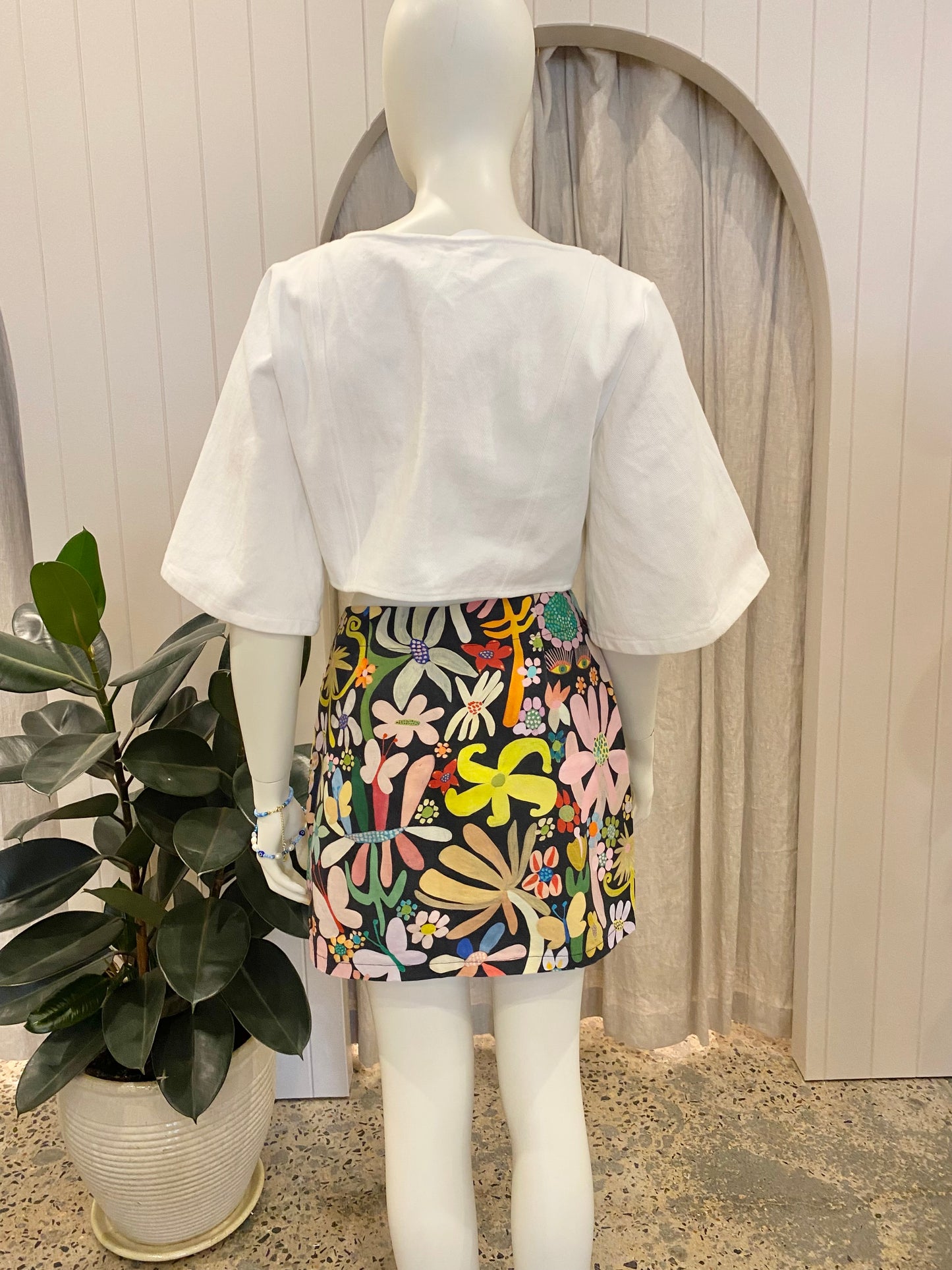 Kuwaii Black Floral Mini Skirt - Size 10