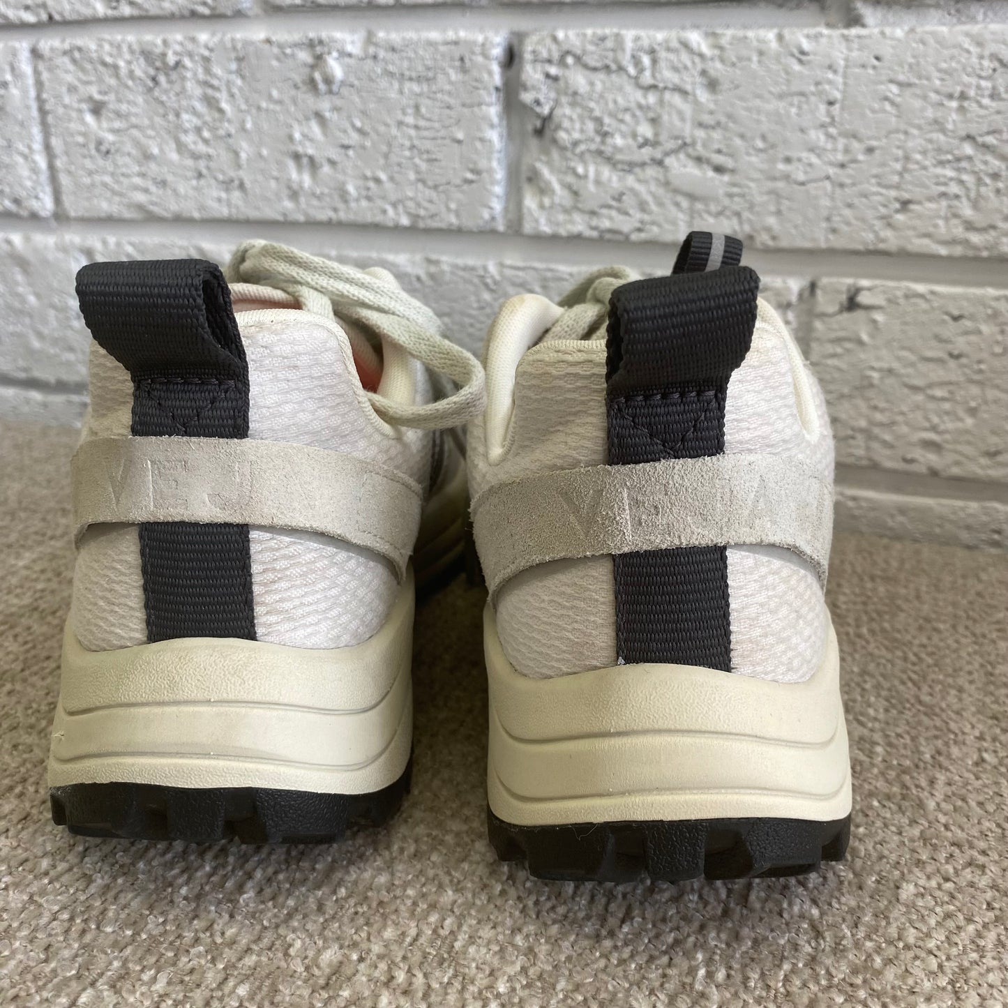 Veja Venturi Sneakers - Size 38