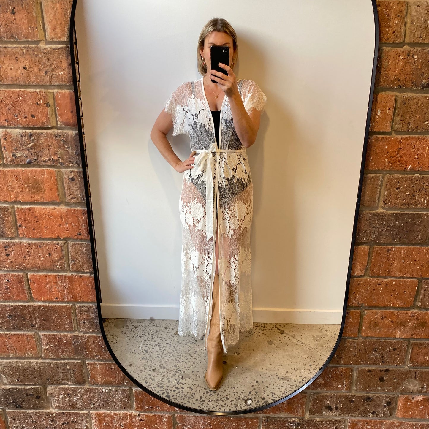 Homebodii White Lace Belted Robe- Size Small (8/10)
