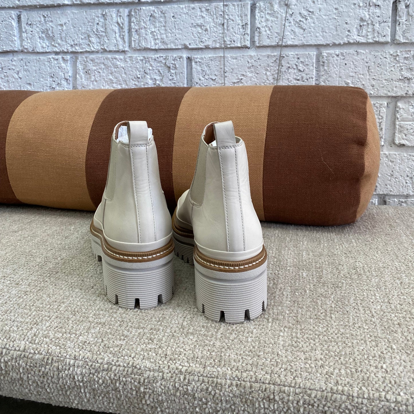 La Canadience Yael Off White Boot - Size 36.5