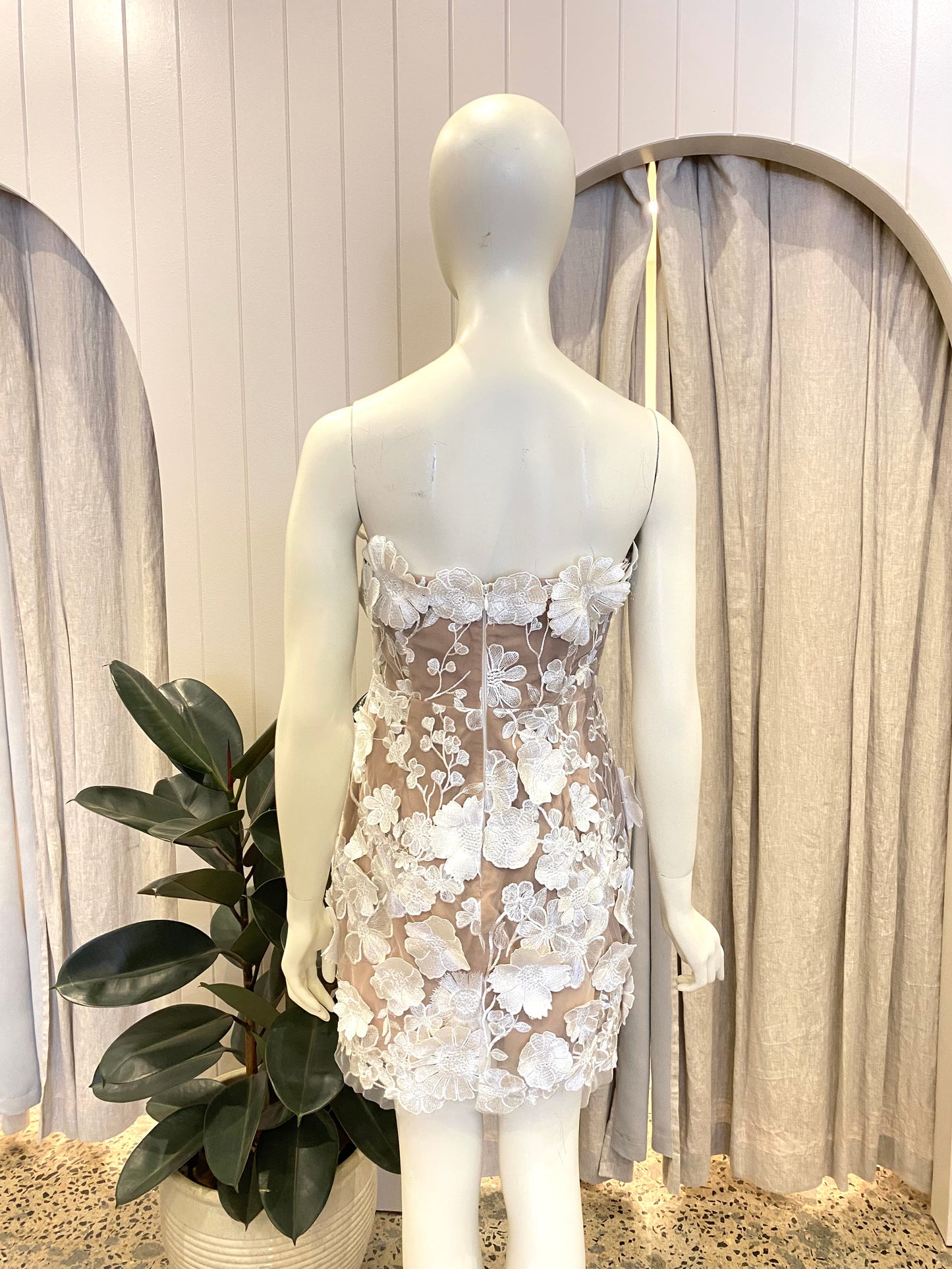 Elliatt Arabella Strapless Mini Dress In White - Size M (10)