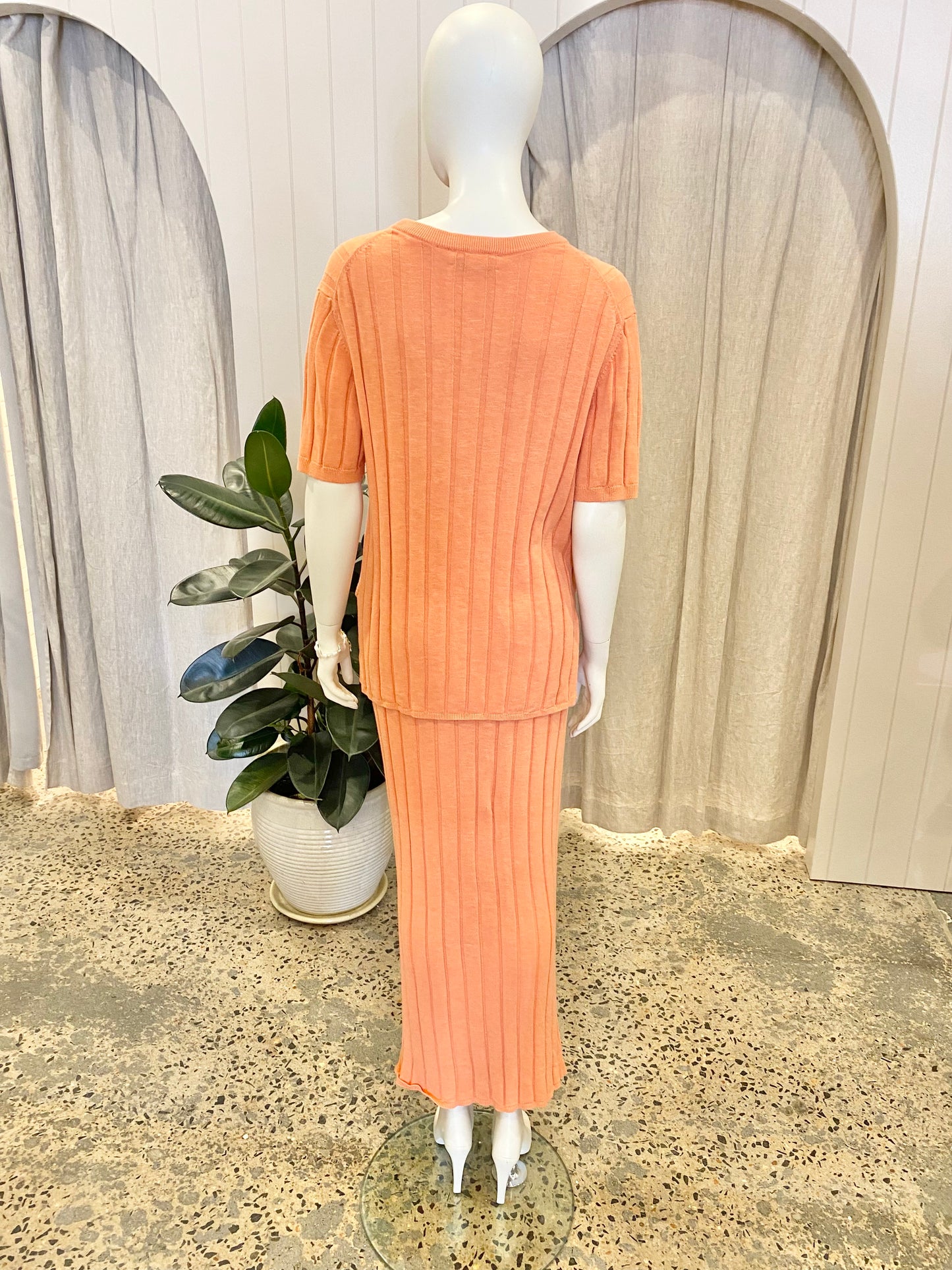 Country Road Ribbed Knit Skirt and Top Set in Melon - Size Small (8-10)