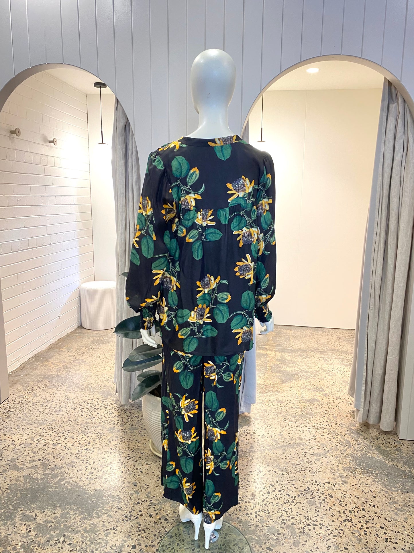 Cable Melbourne Sweet Pea Blouse and Pant Set - Size 10/12