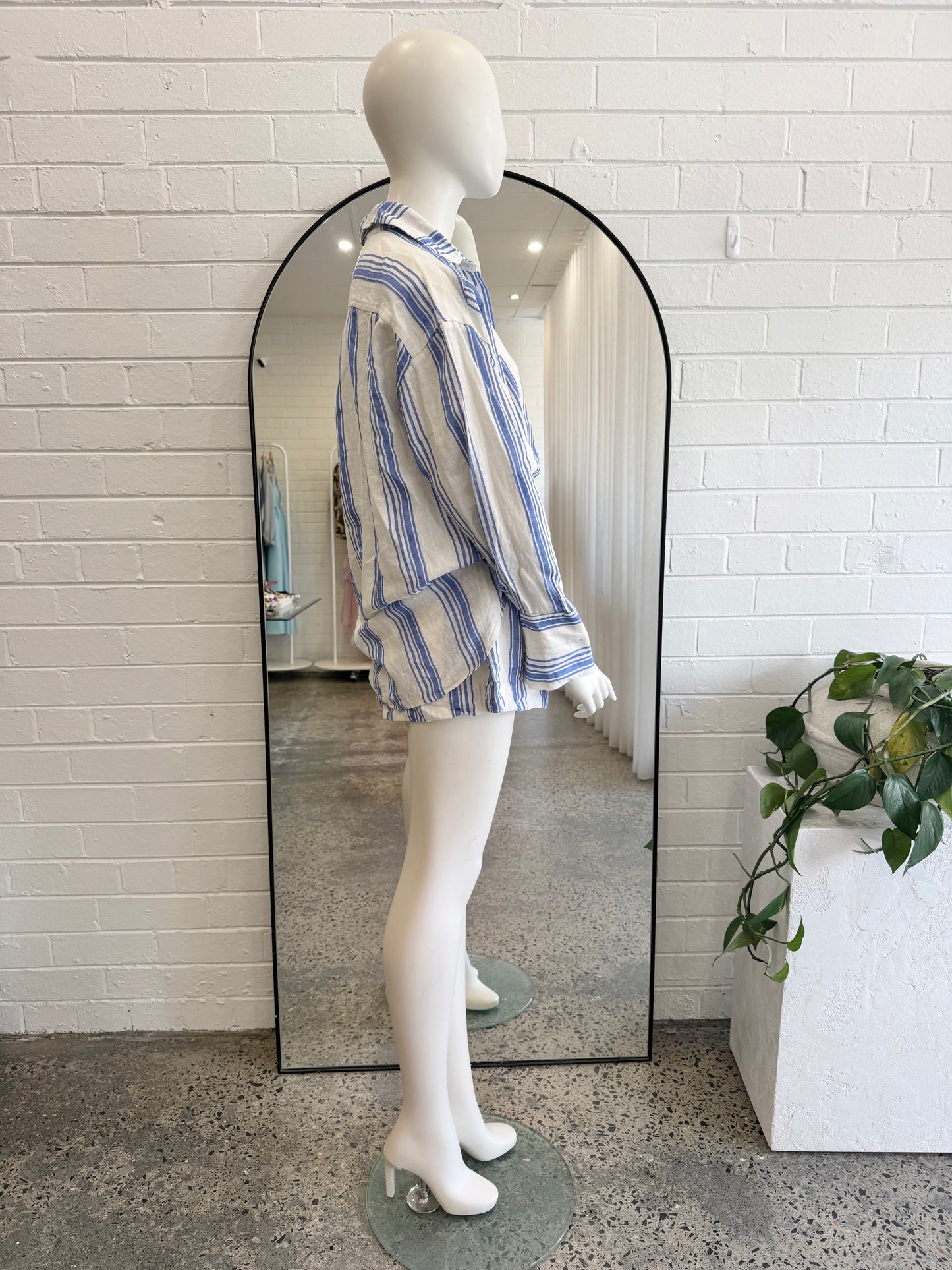 Kivari White and Blue Stripe Isabelle Shirt and Shorts - Size 8