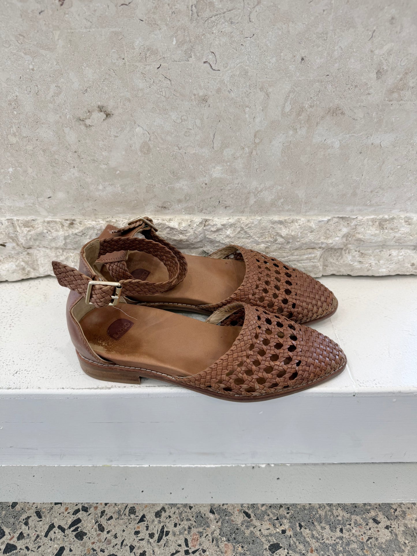 Bared Tan Dunnock Leather Flat Sandals - Size 36