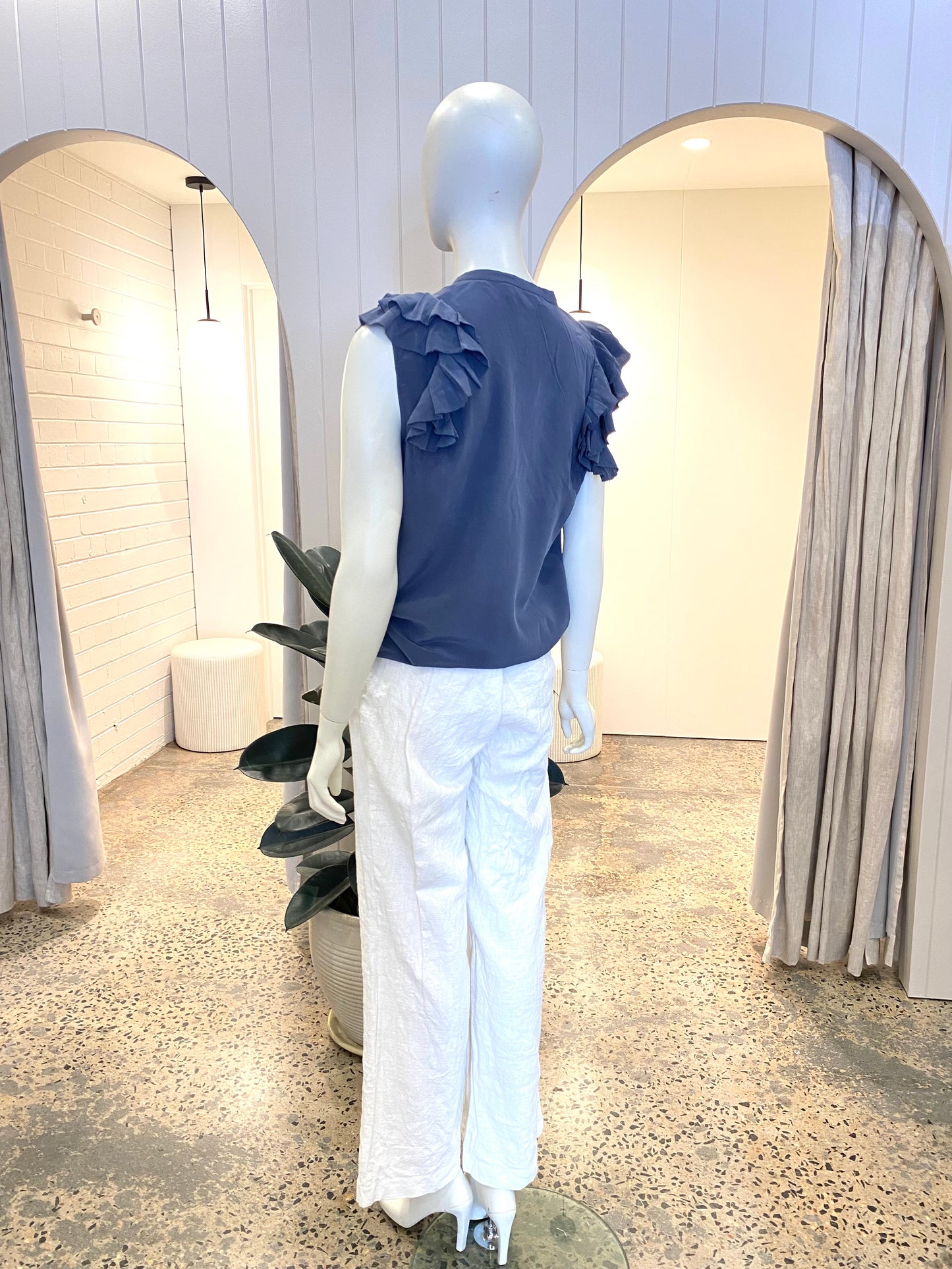 Cable Melbourne Blue Silk Sleeveless Blouse - Size M