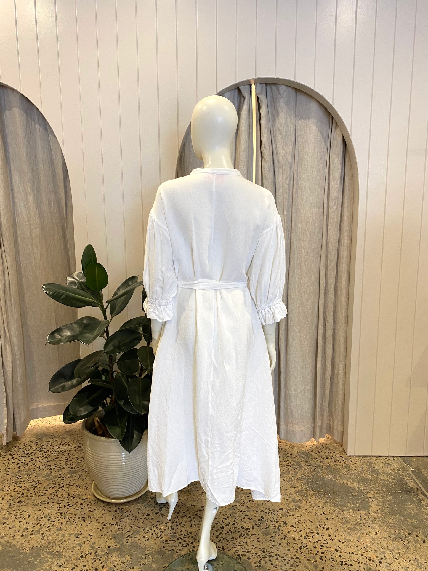 La Boheme Girls 'Poppy Linen Midi Dress in White - One Size