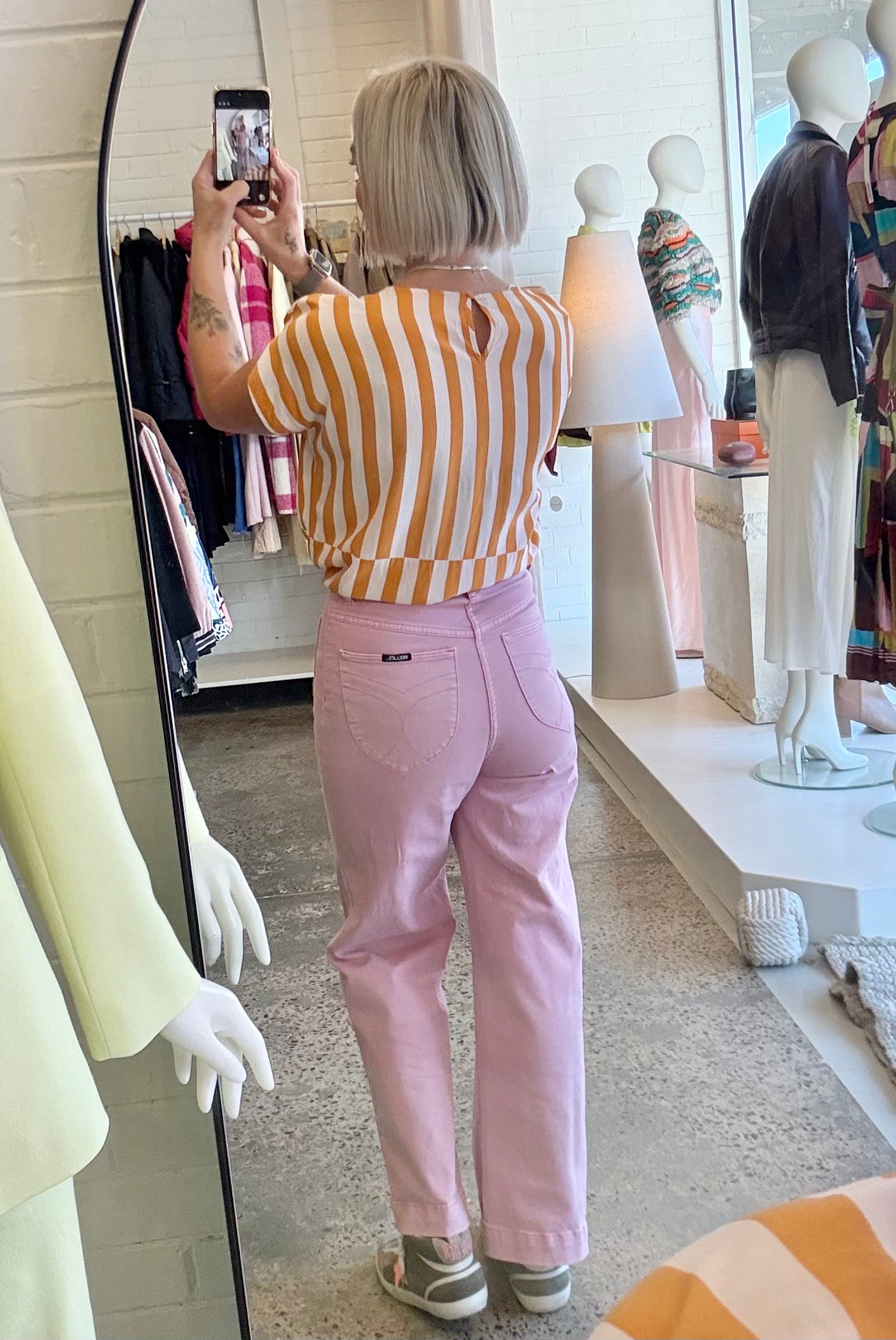 Rollas High Rise Wide Leg Jean in Pink - Size 10