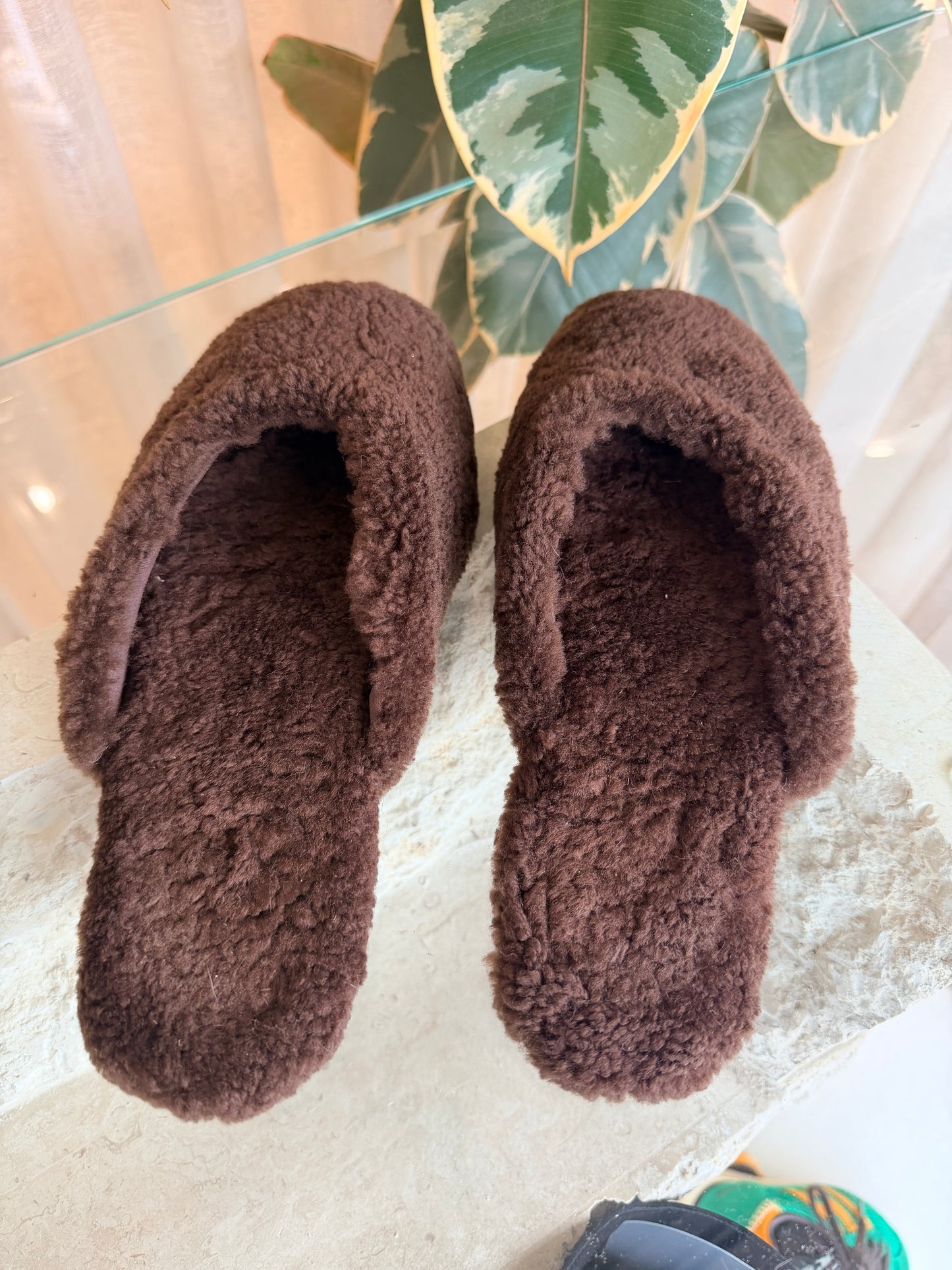 La Tribe Brown Shearling Slip Ons - Size 40