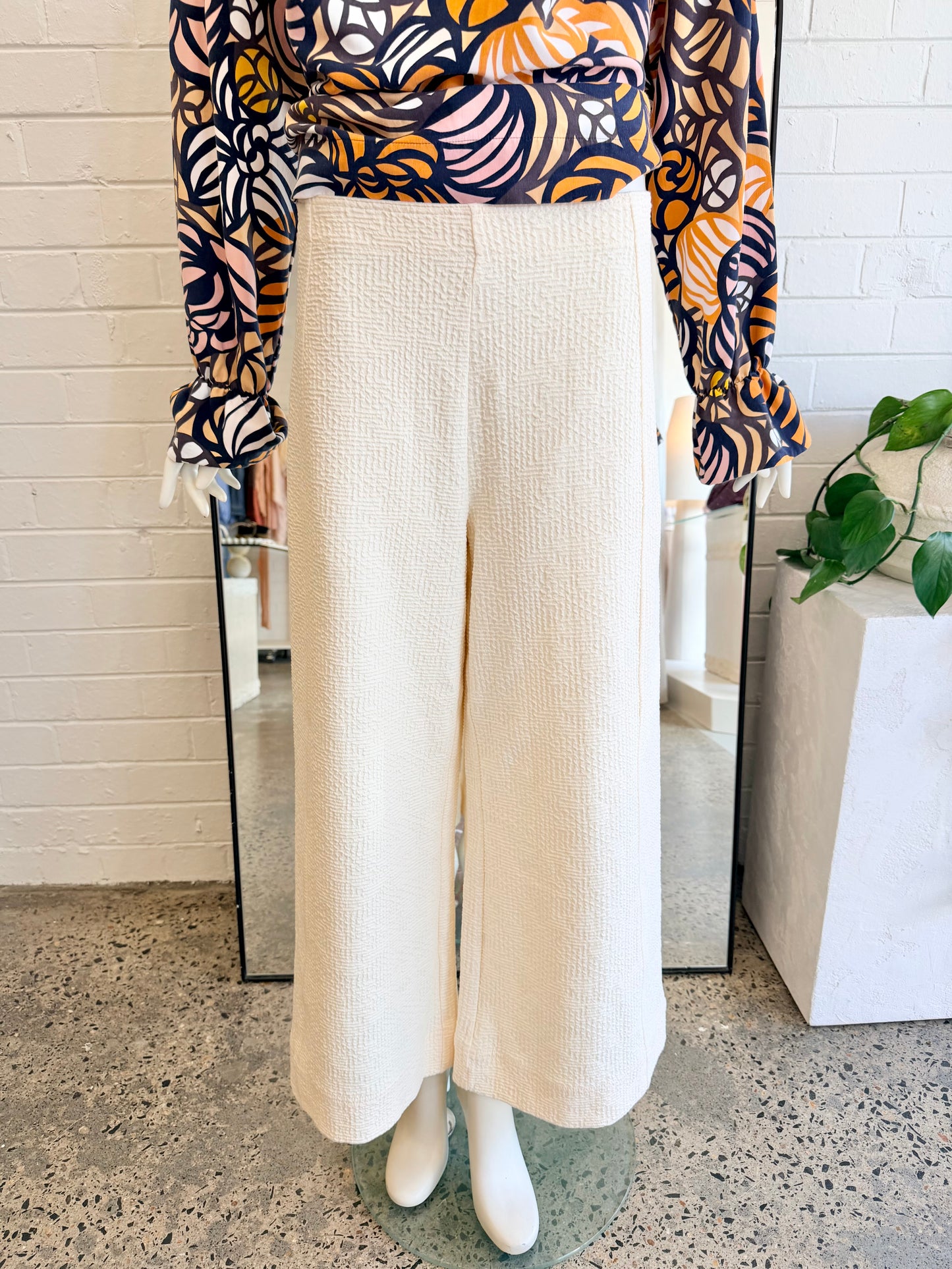 Me + Em Textured Ponte Cropped Wide Leg Trouser in Cream - Size 12 - Pre-Loved Geelong