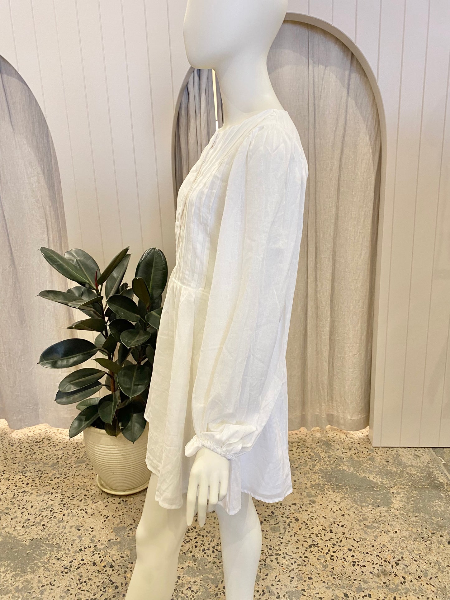 Dissh Long Sleeve Mini Dress in White - Size 8