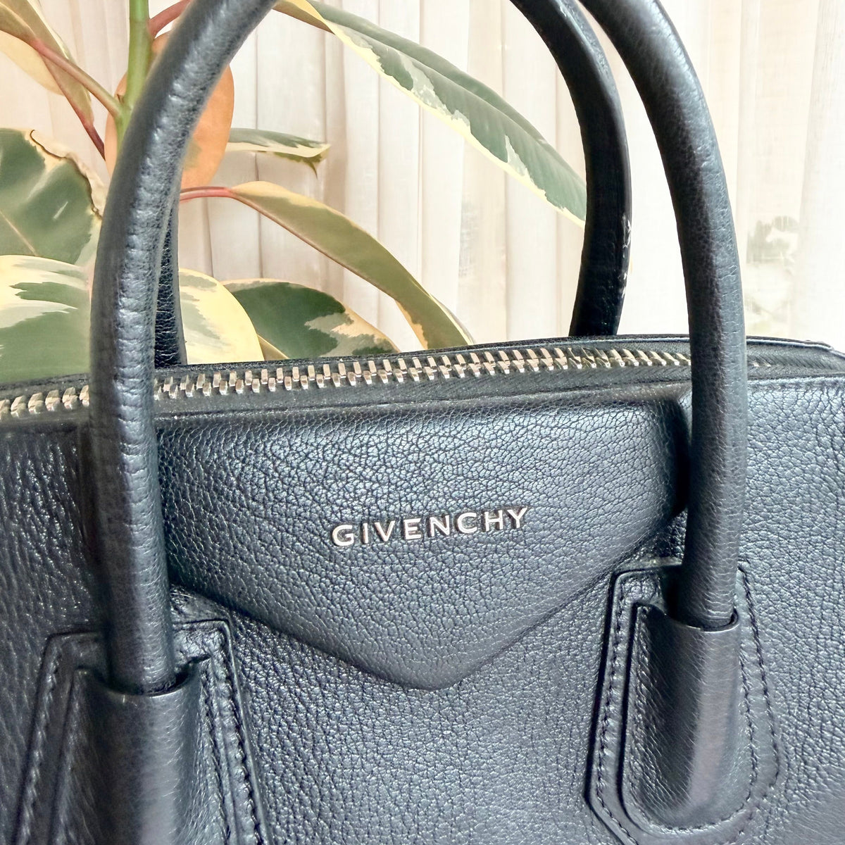 Givenchy Black Antigona Bag - Size M