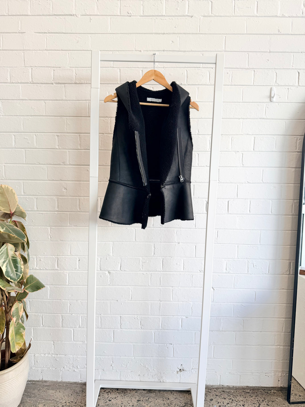 Scanlan Theodore Black Leather Vest - Size 8