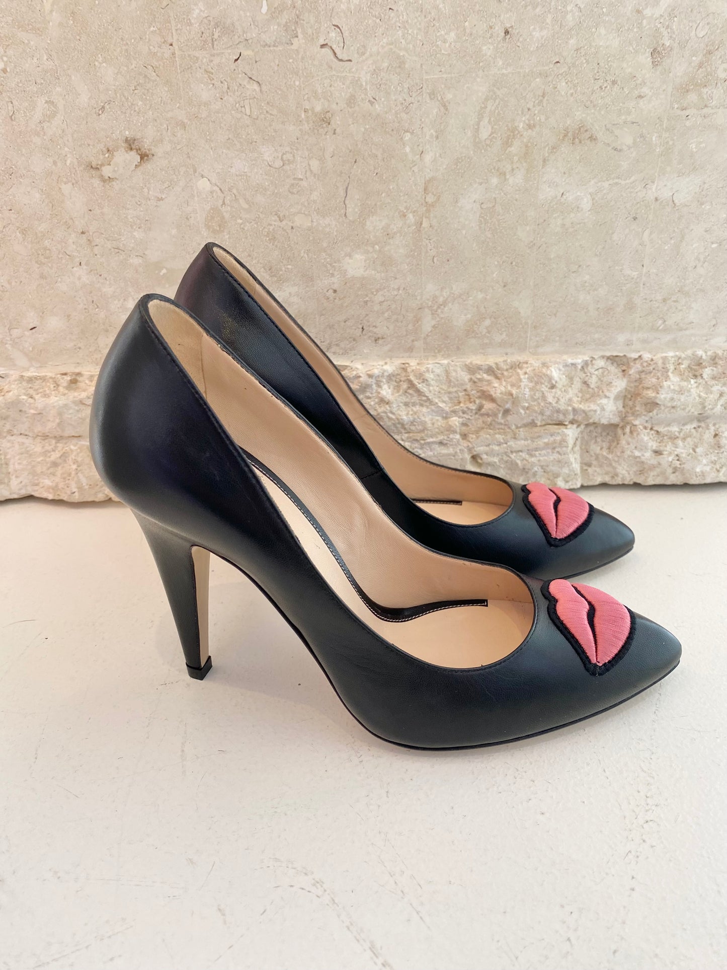 Gucci Black Lip Pumps - Size 37.5