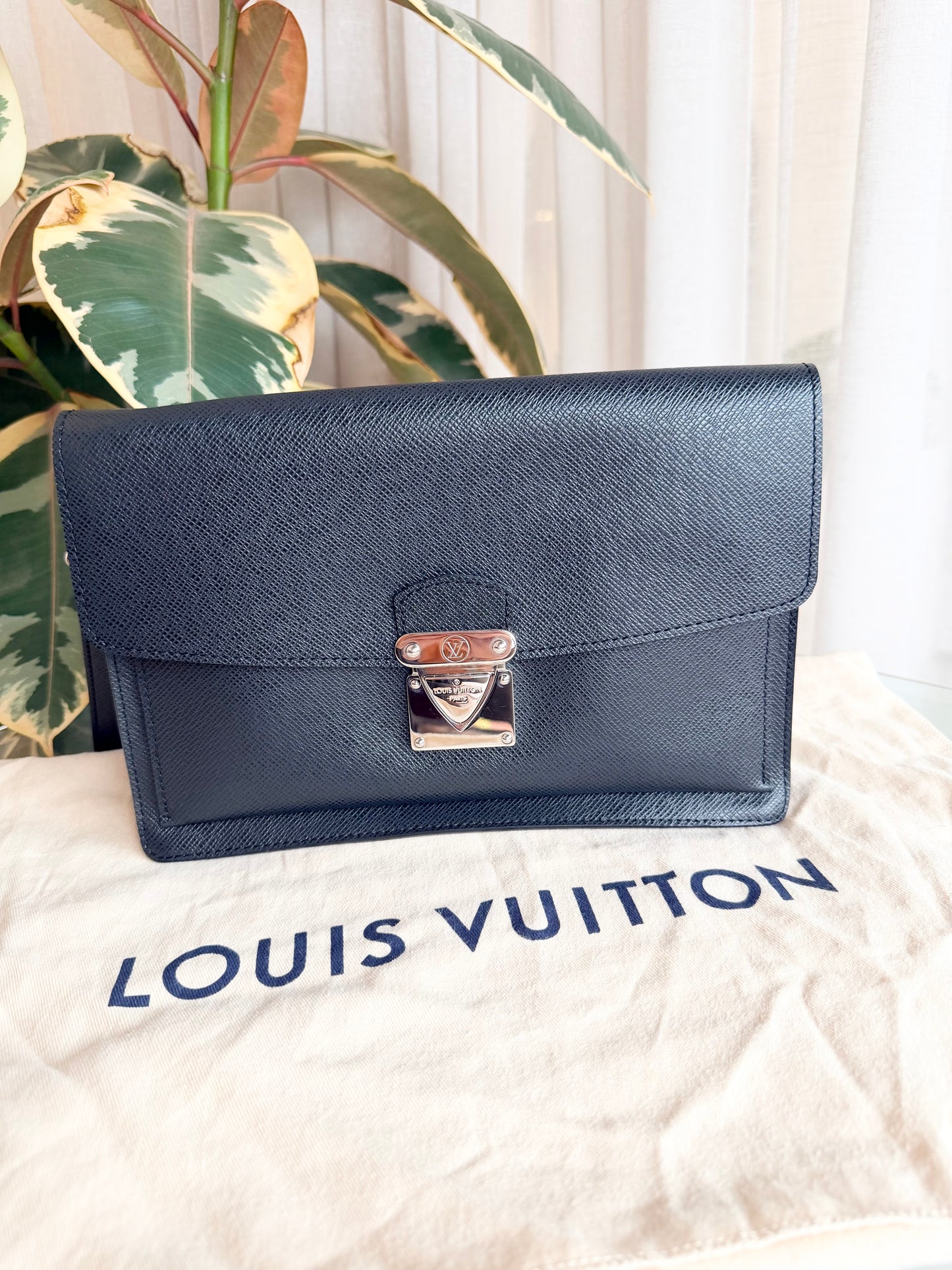 Louis Vuitton Black Taiga Belaia Clutch Bag