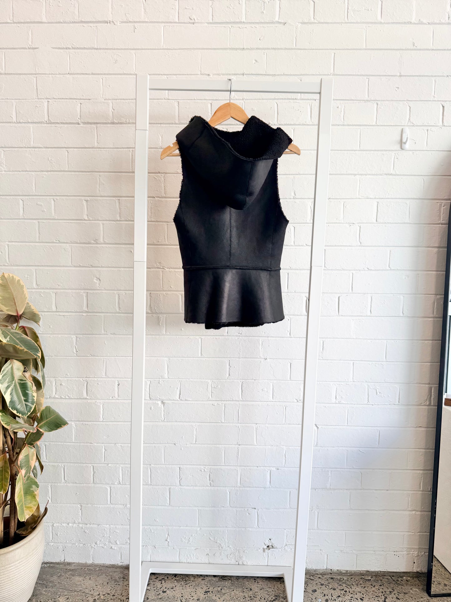 Scanlan Theodore Black Leather Vest - Size 8