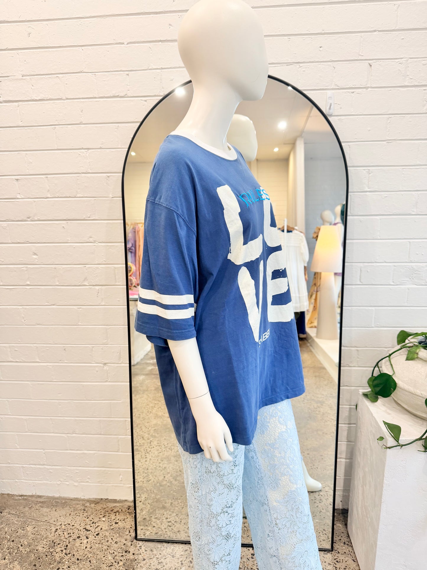 Sabbi Very Oversized LOVE Revolution Tee - Size M