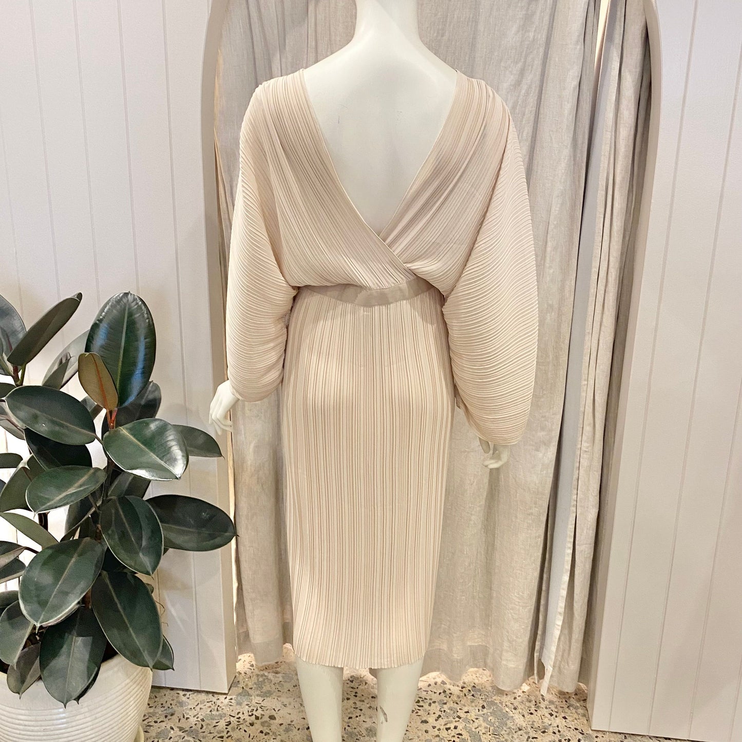 Country Road Pleated Midi Dress - Size 8