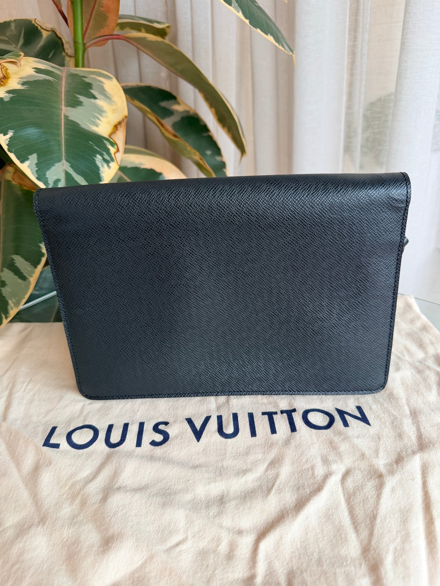 Louis Vuitton Black Taiga Belaia Clutch Bag