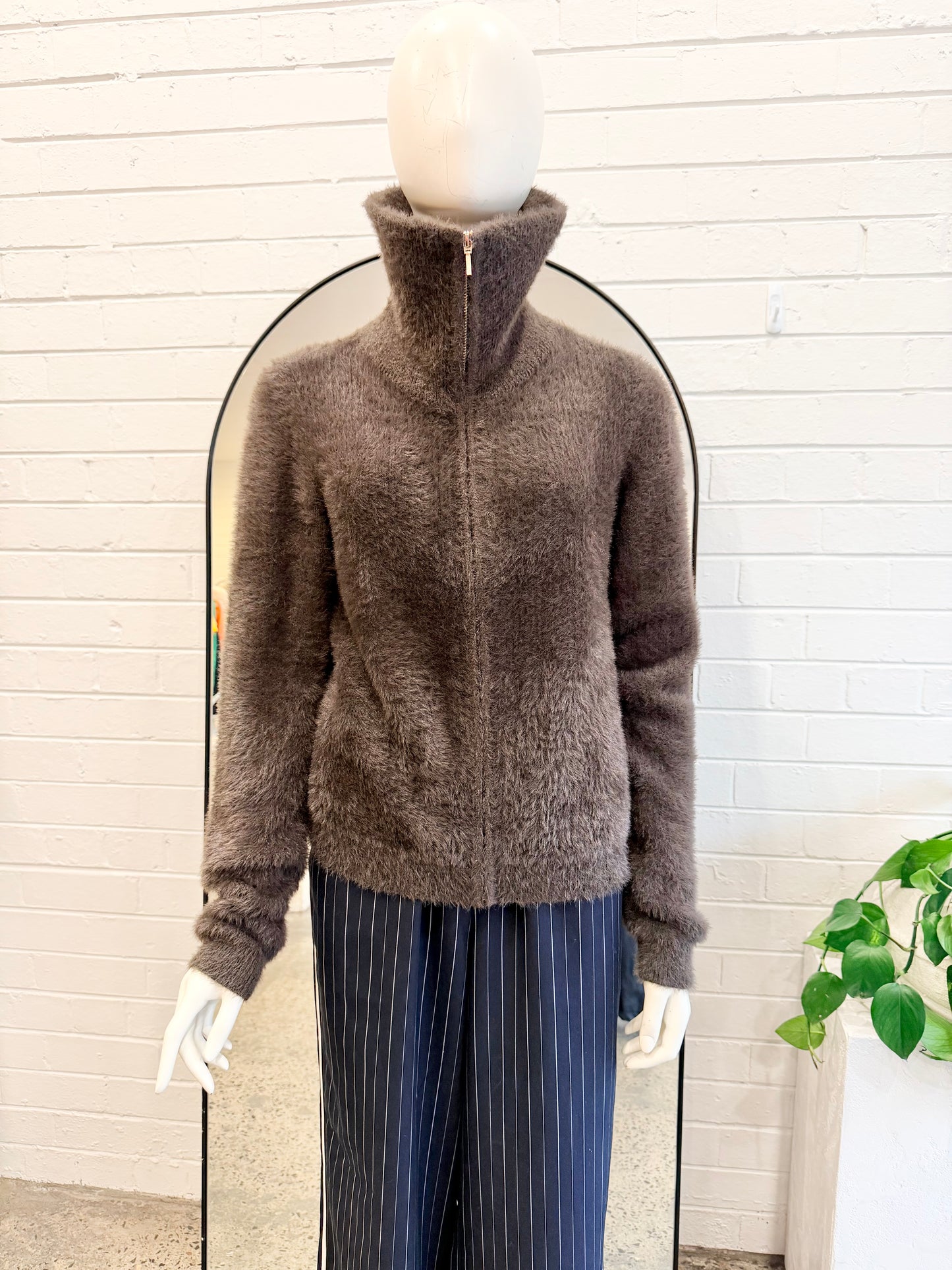 Review Chocolate Olena Cardigan - Size 10