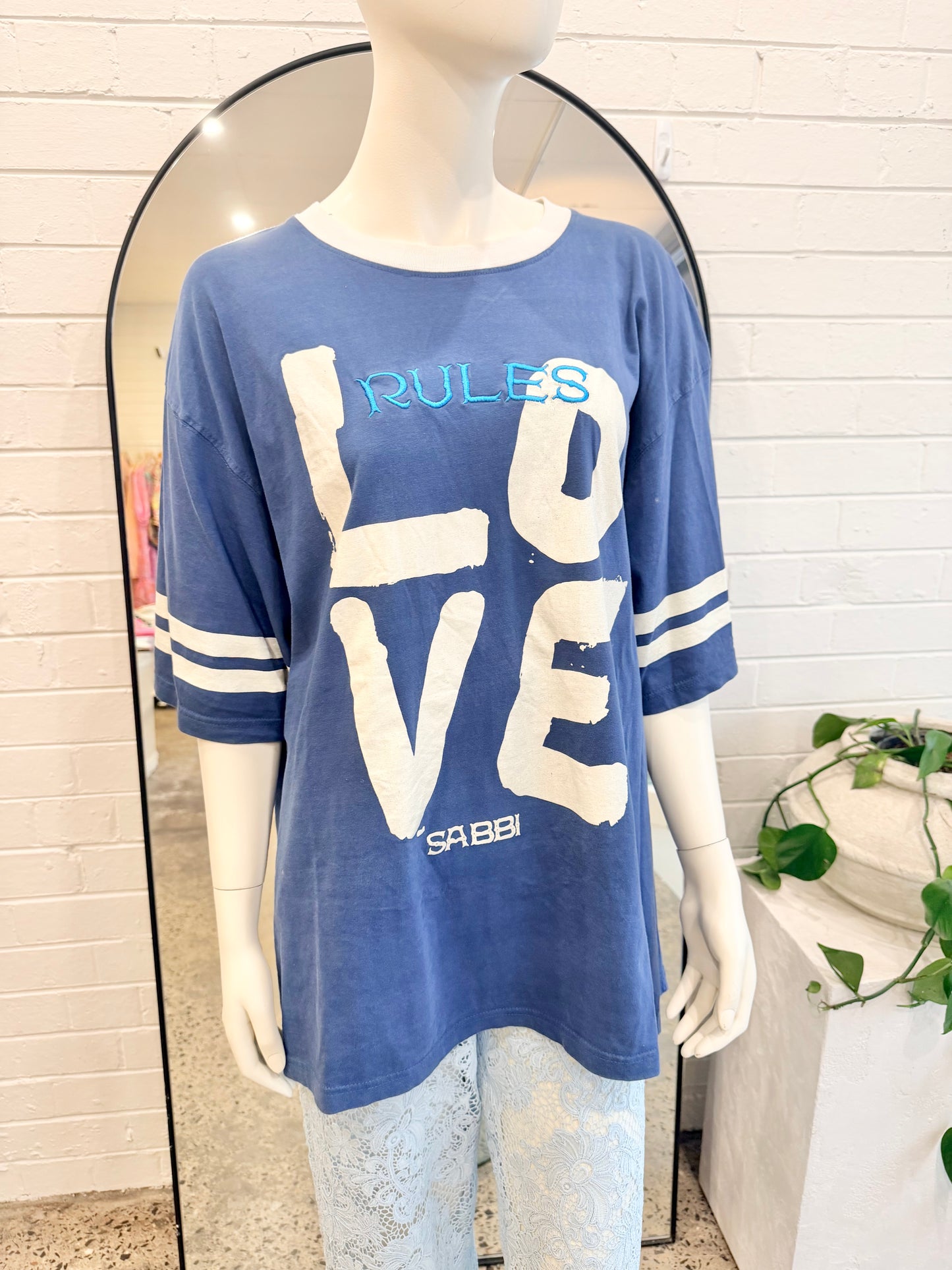 Sabbi Very Oversized LOVE Revolution Tee - Size M