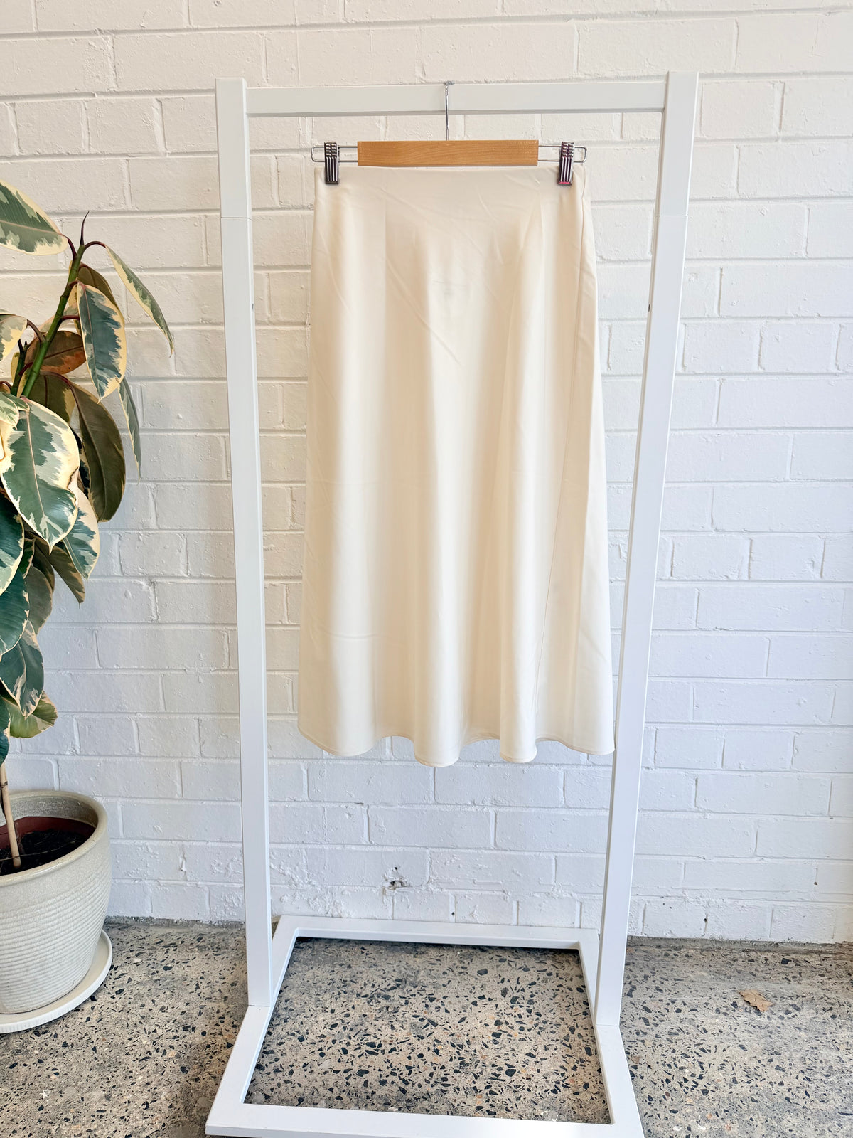 Marville Road Ally Satin Stretch Skirt - Size 36 (8)