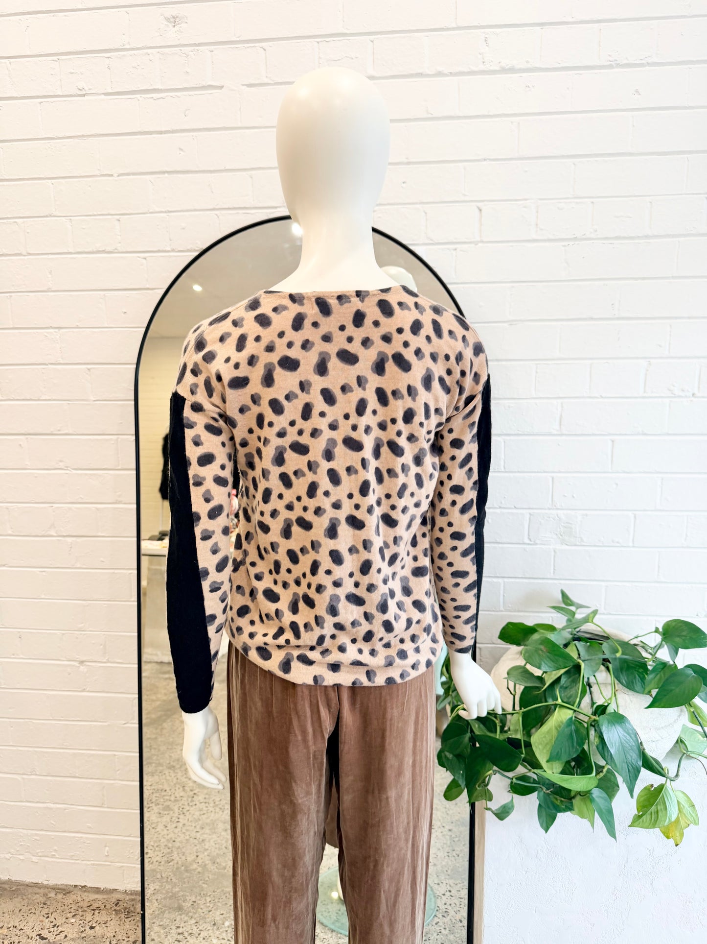 Cable Melbourne Beige Cheetah Merino Knit Jumper - Size XS (8)
