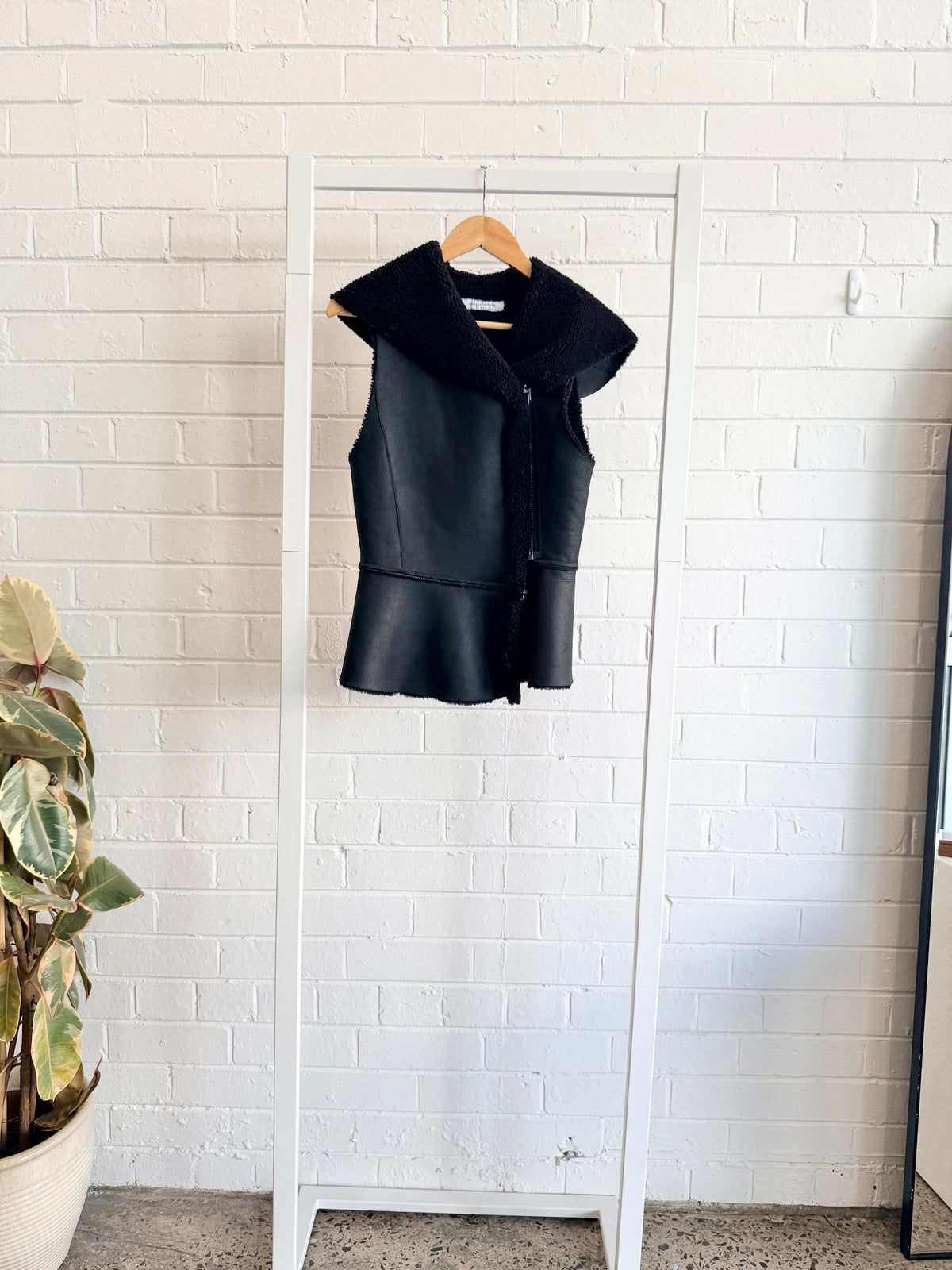 Scanlan Theodore Black Leather Vest - Size 8