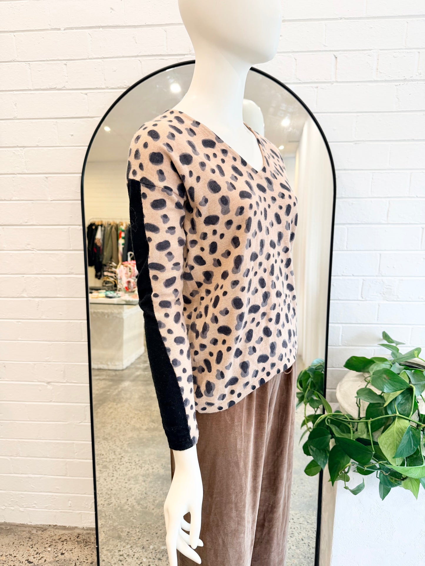 Cable Melbourne Beige Cheetah Merino Knit Jumper - Size XS (8)