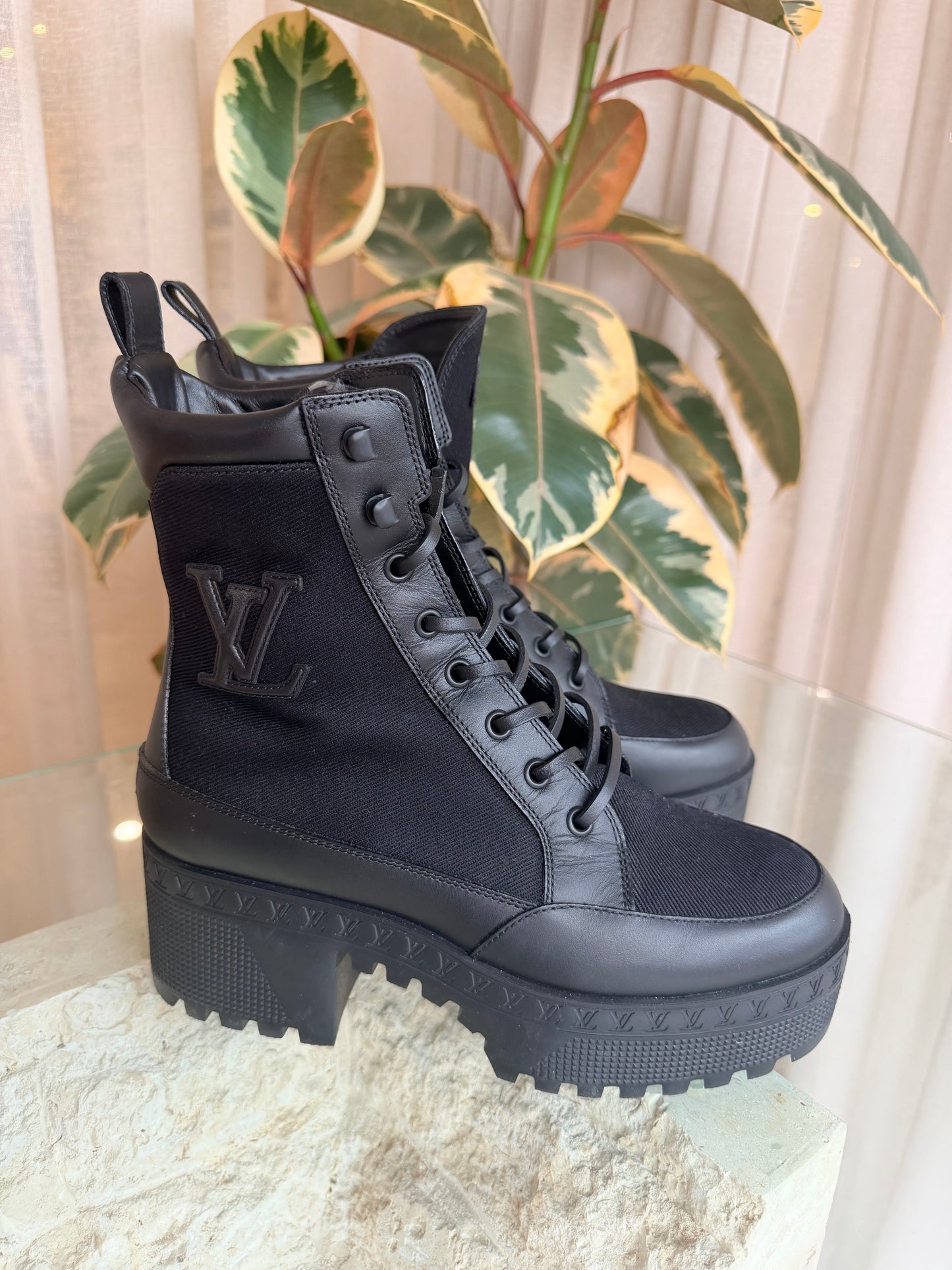 Louis Vuitton Laureate Platform Desert Boot - Size 37
