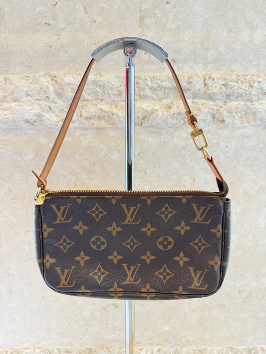 Louis Vuitton Pochette Accessoires Leather Shoulder Bag