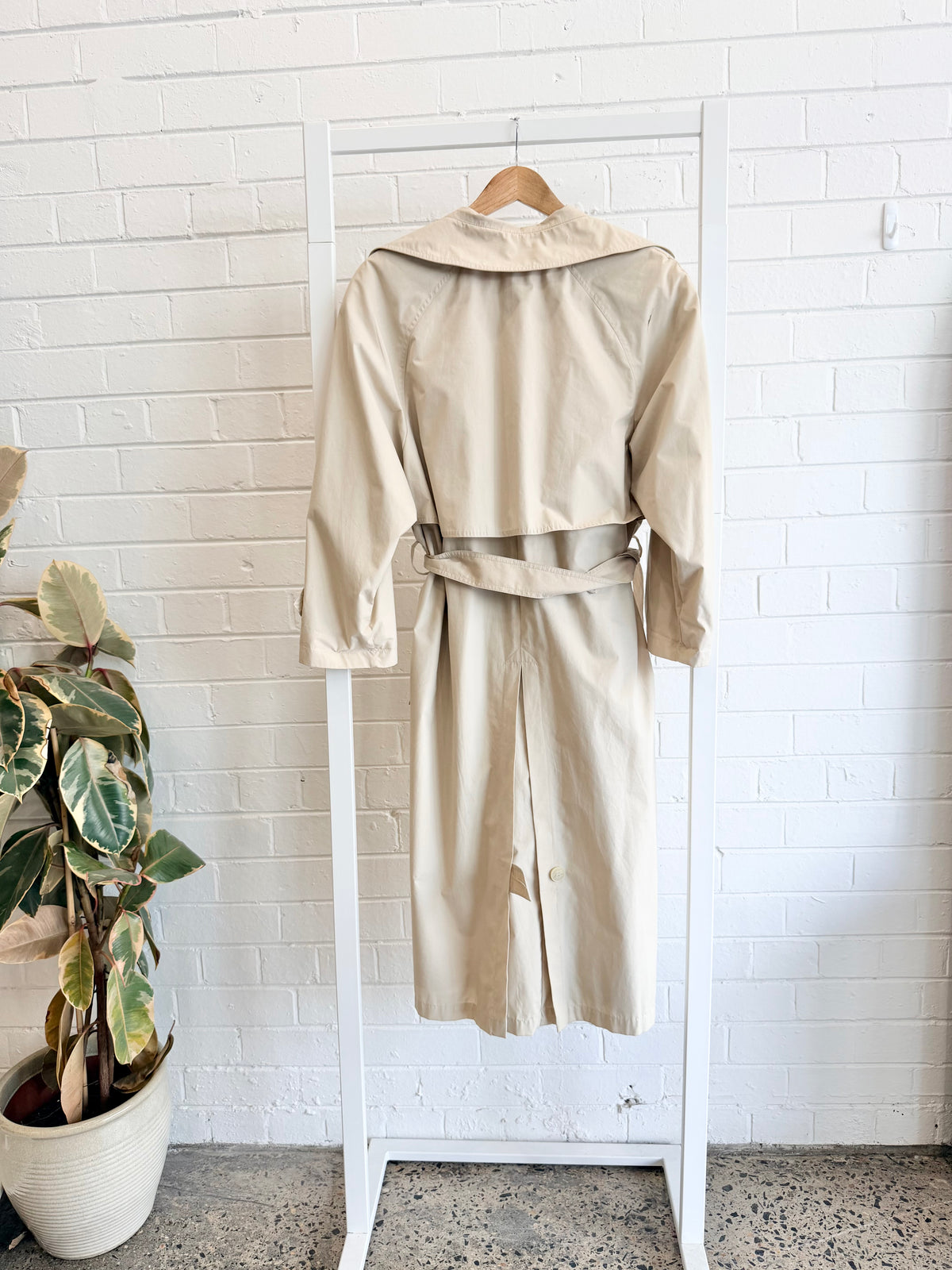 London Fog Beige Trench Coat - Size 8