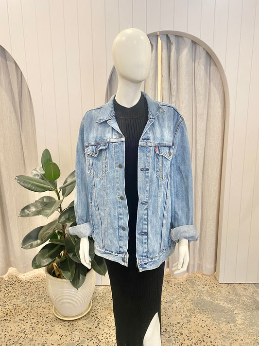 Levi's Denim Trucker Jacket in Mid Blue Wash - Size Xl (14)