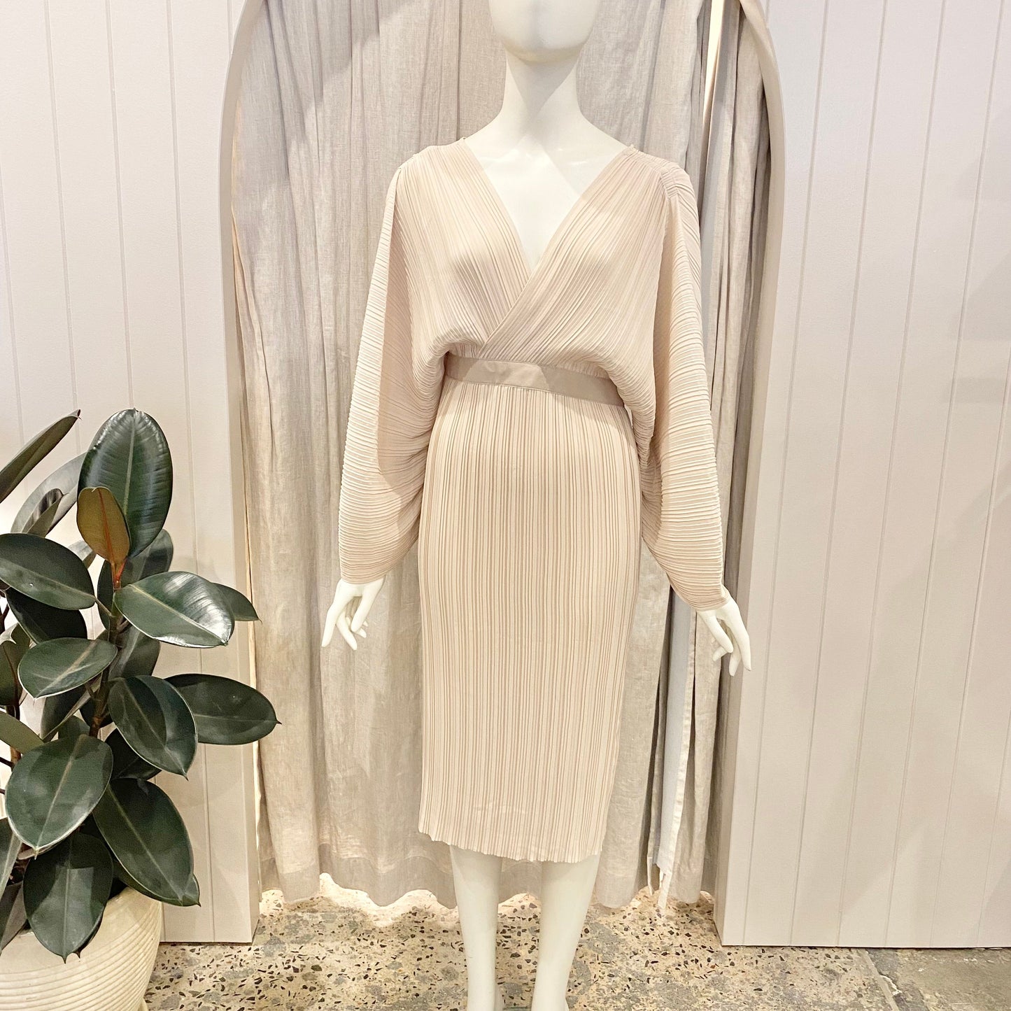 Country Road Pleated Midi Dress - Size 8