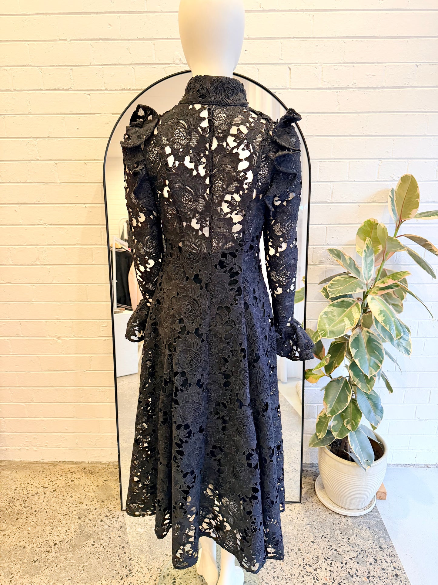 Leo Lin 'Aliyah' Butterfly Sleeve Lace Dress - Size 8
