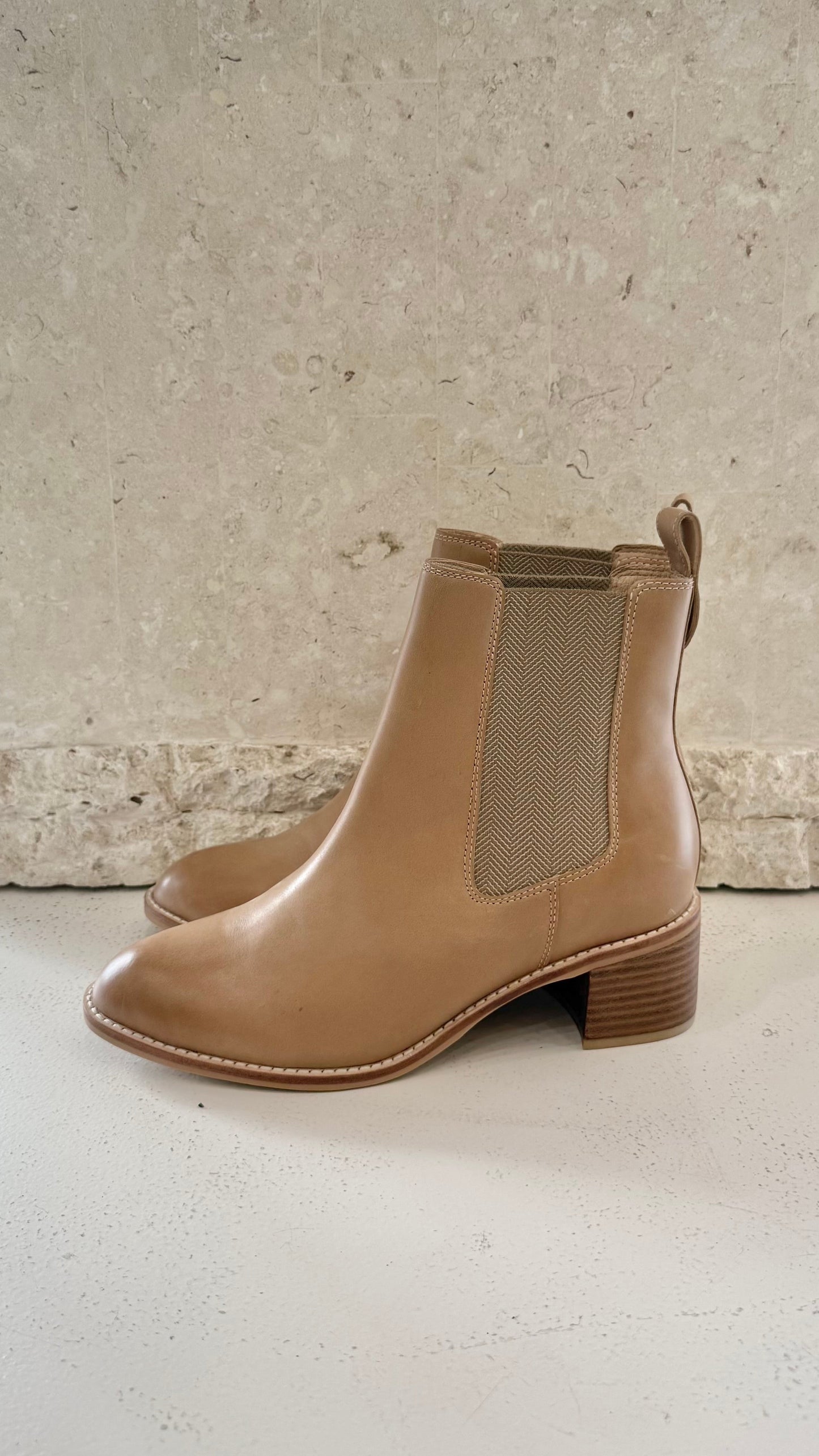 Frankie 4 Tan Liberty Chelsea Boot BNWT - Size 9