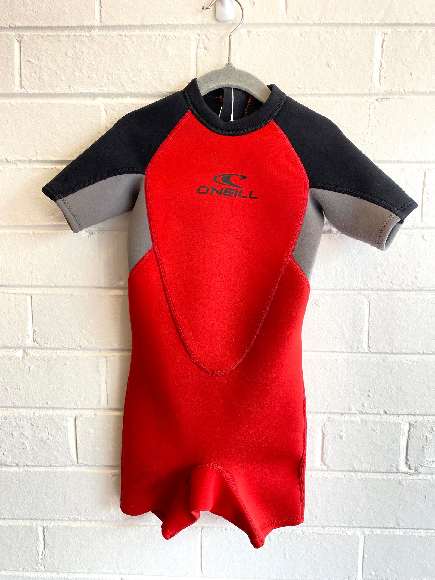 O'Neill Kids Wetsuit in Red/Black - Size 3