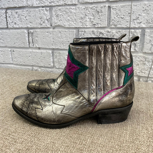 Elena Iachi Stars Leather Cowboy Boots in Silver - Size 39