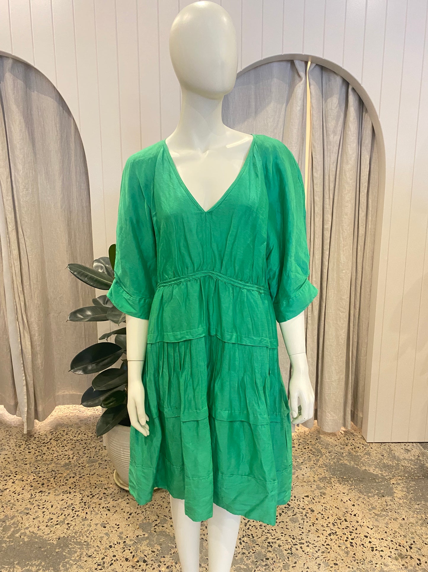 Country Road Linen Silk Mini Dress in Green - Size 16
