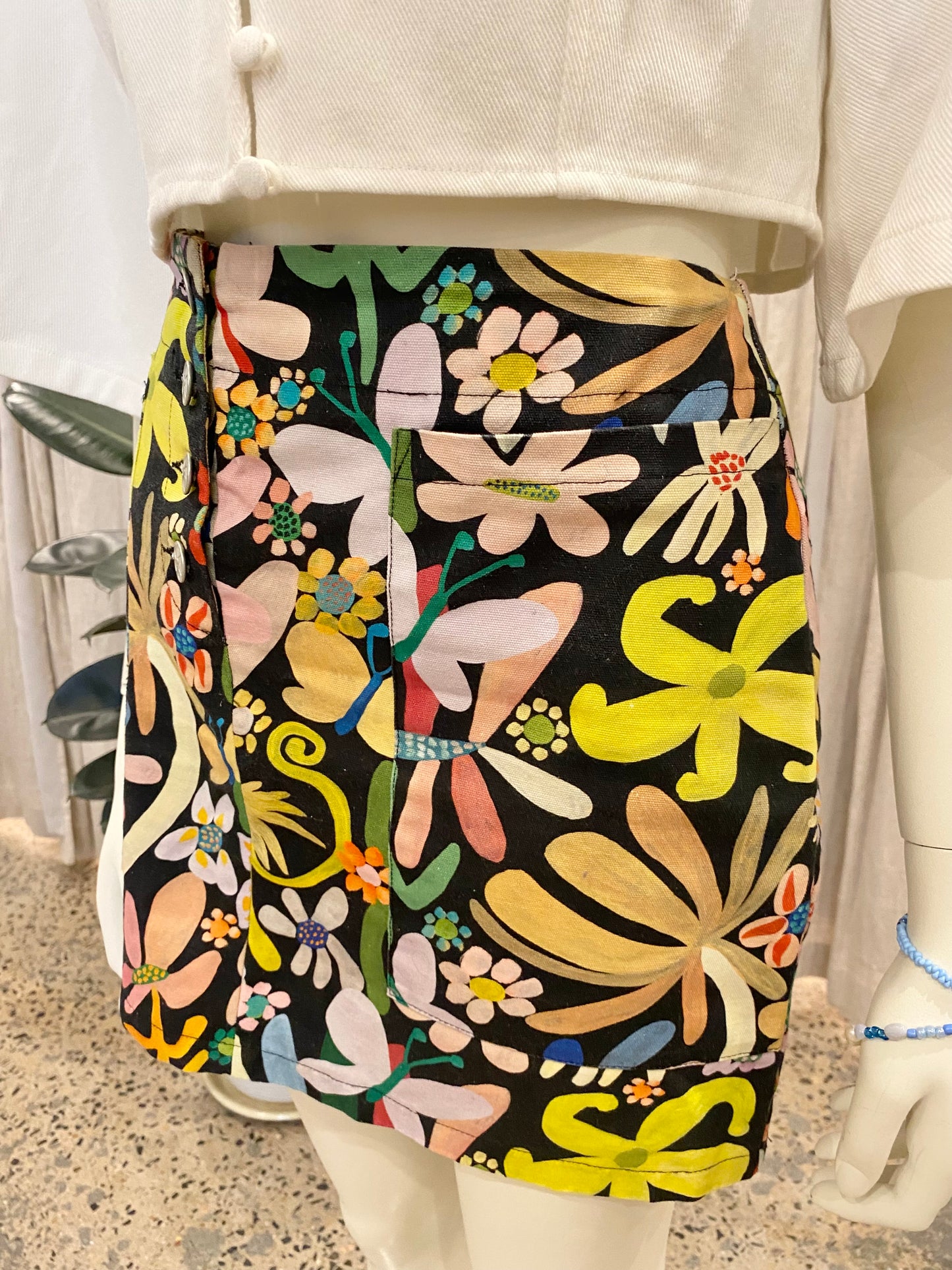 Kuwaii Black Floral Mini Skirt - Size 10