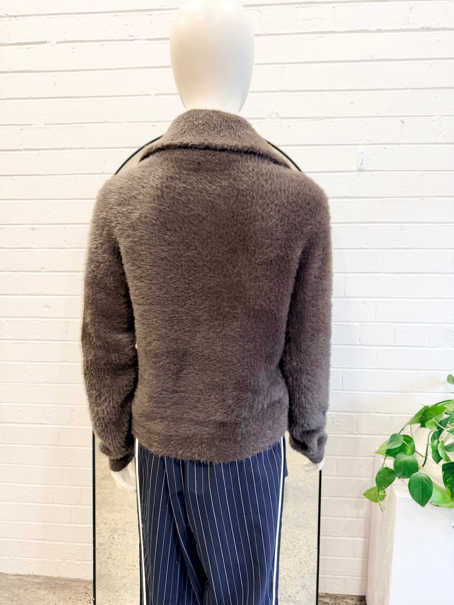 Review Chocolate Olena Cardigan - Size 10
