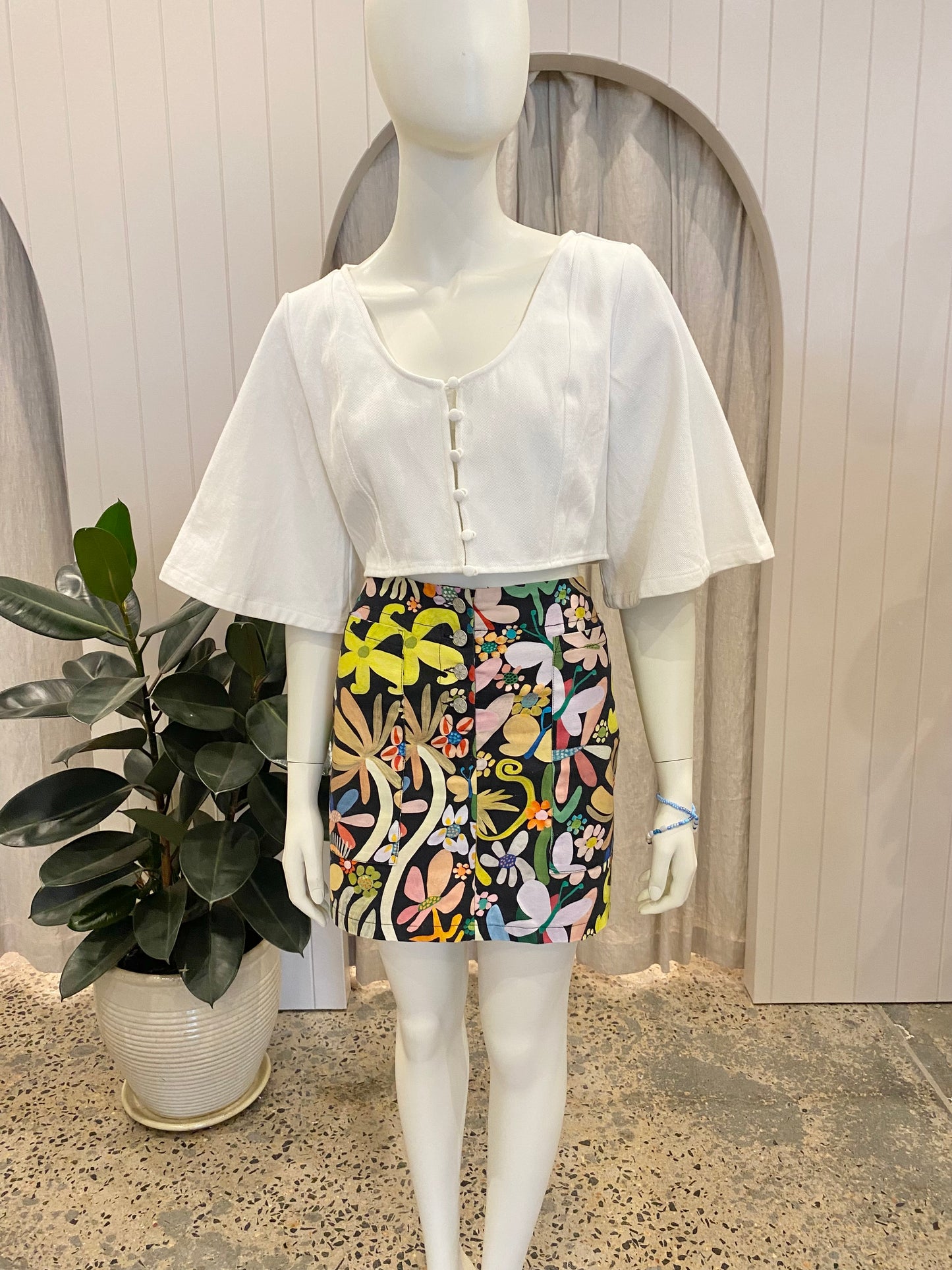 Kuwaii Black Floral Mini Skirt - Size 10