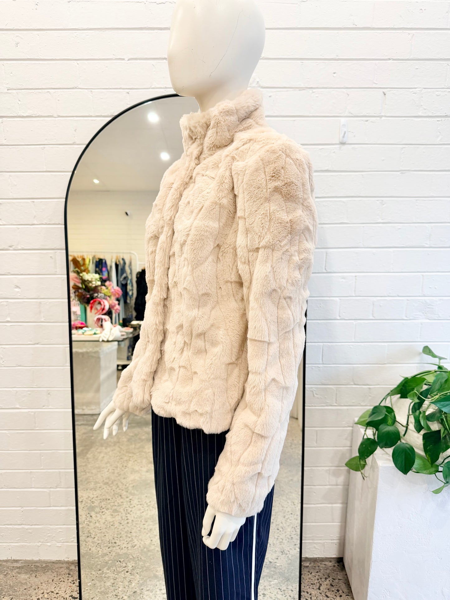 Review Oatmeal Sovereign Faux Fur Jacket - Size 10