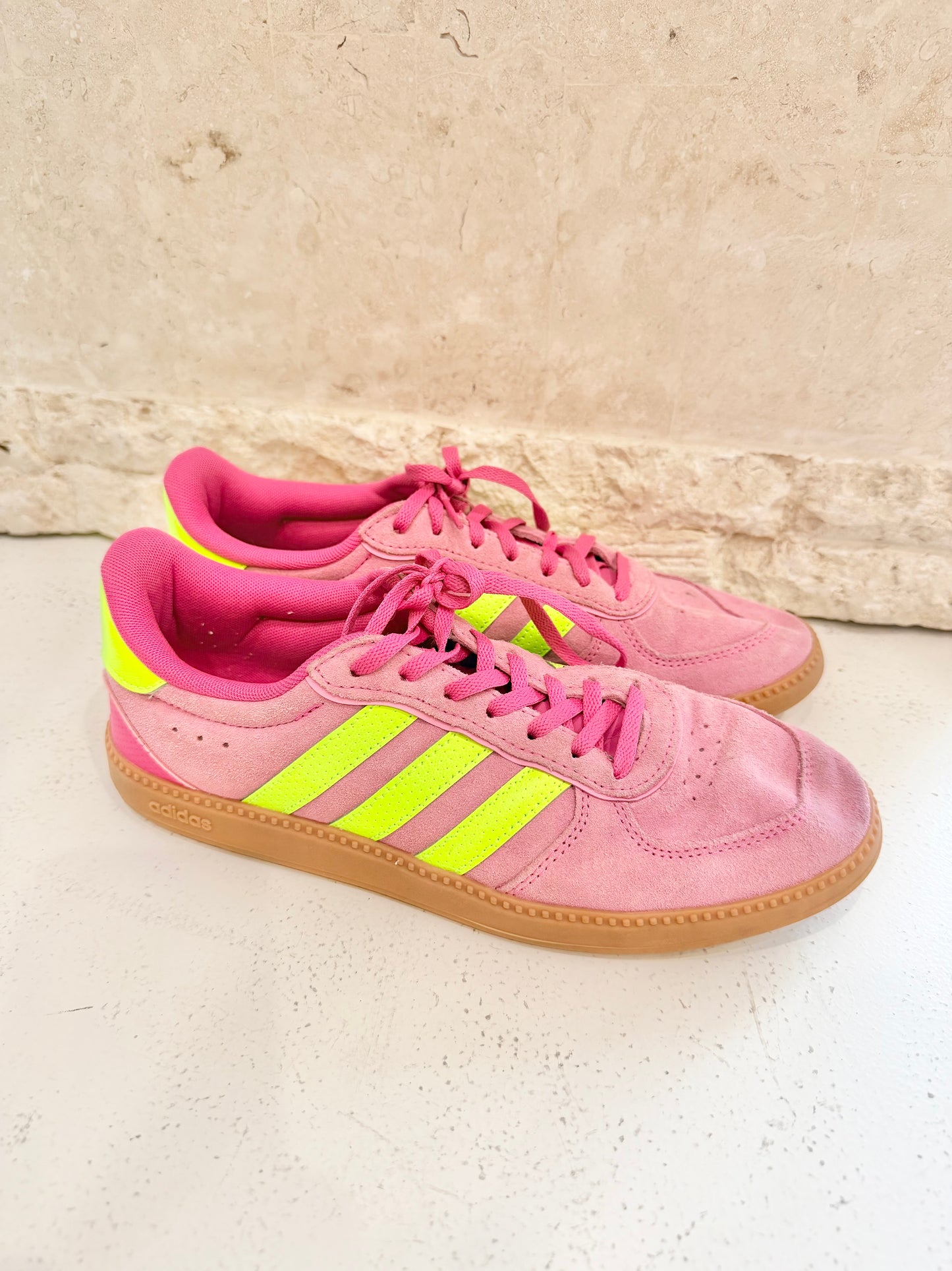 Adidas Breaknet Sneakers in Pink / Lime - Size US 9 EU 41.5